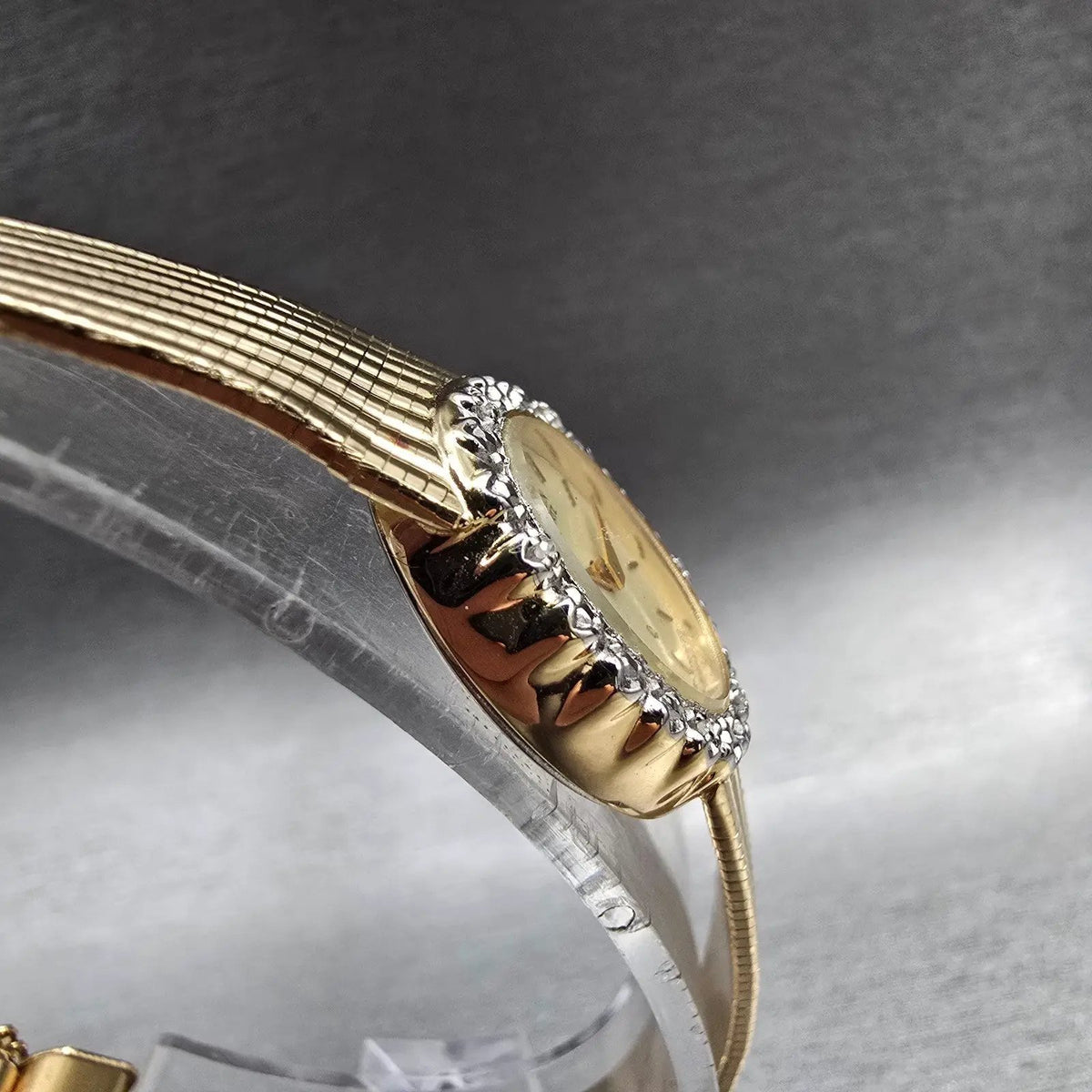 Citizen CQ Watch Women 17mm Cream Dial Gold Tone Gemmed 3220 New Battery NOS6