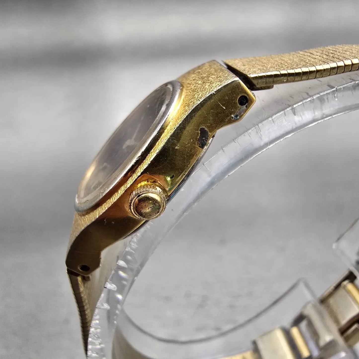 Seiko Watch Women 17mm Black Dial Gold Tone Oval 2Y00-5E29 New Battery Vintage2