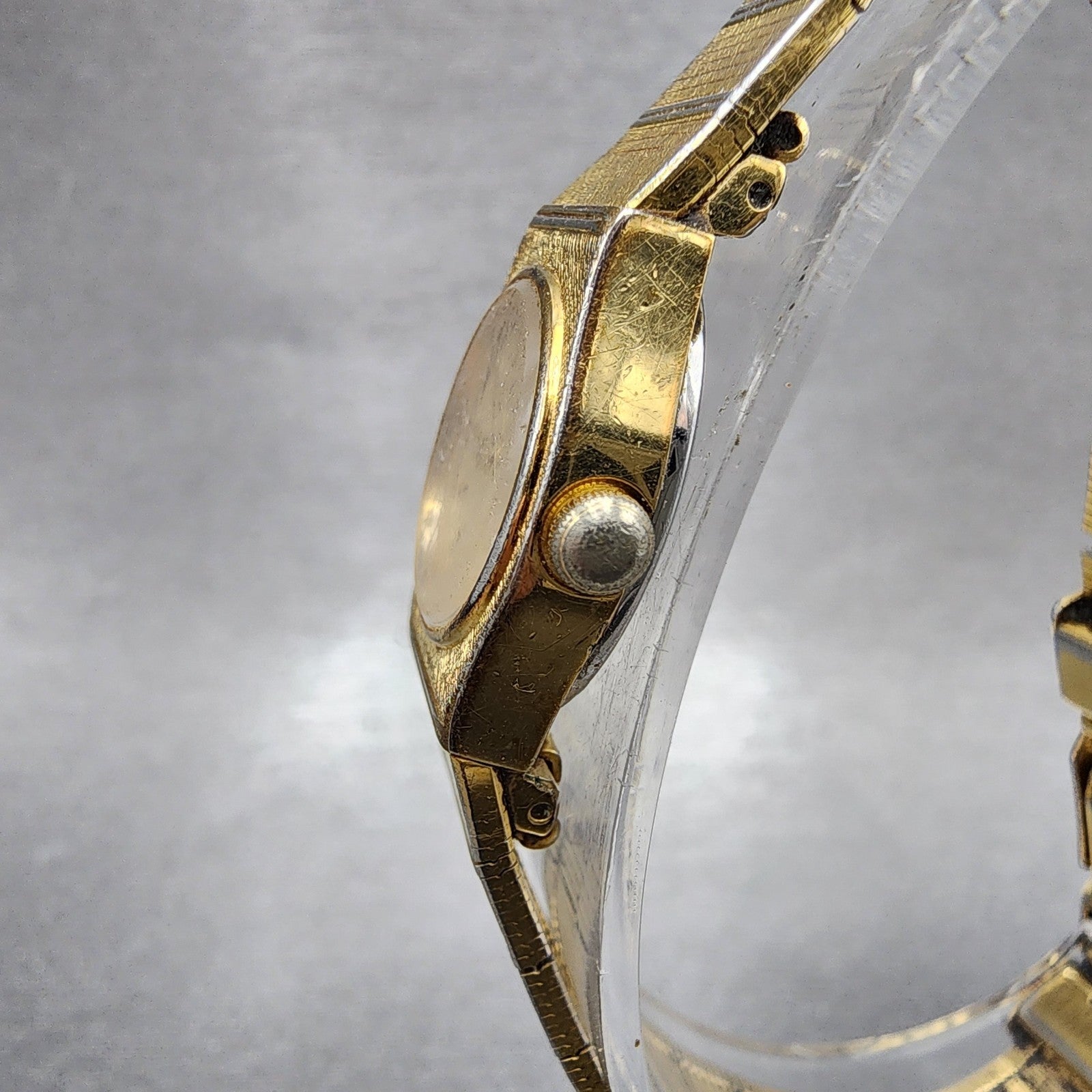 Seiko Watch Women 17mm Gold Dial Gold Tone Round 54200129 New Battery Vintage2