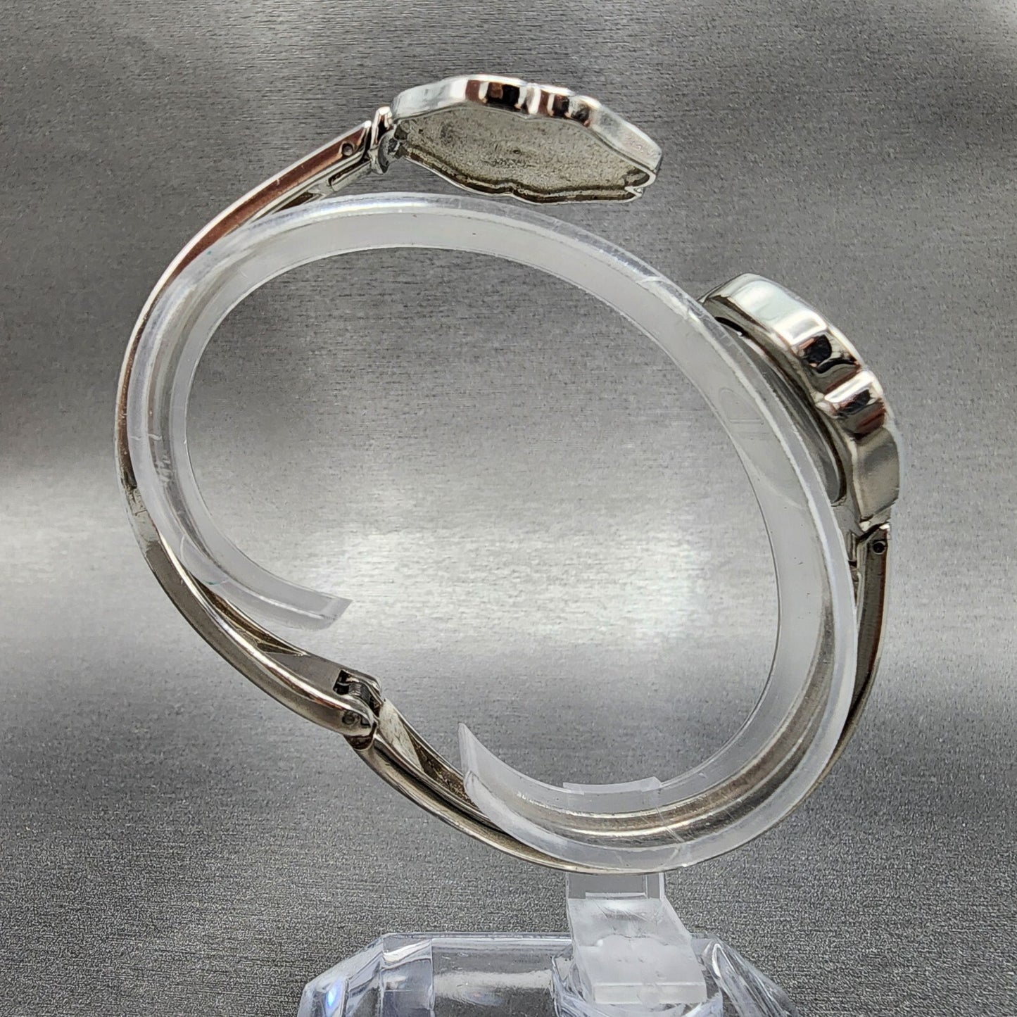 Citizen Q&Q Flower Watch Women 25mm Silver Dial Silver Tone Bangle New Battery