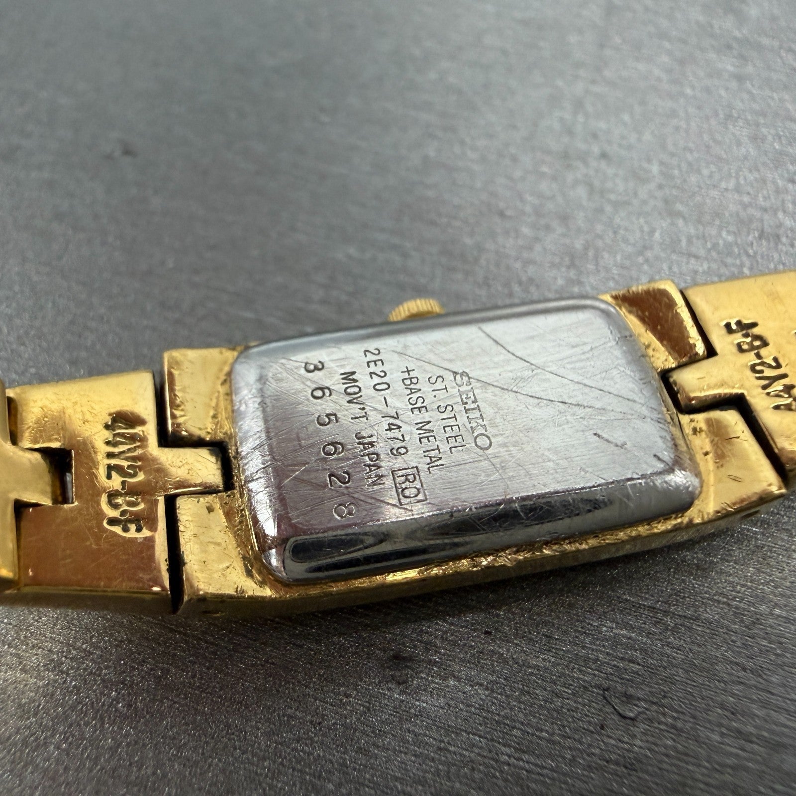 Seiko Tank Watch Women 13mm Champagne Dial Gold Tone Rectangle 2e20-7479 NewBat09