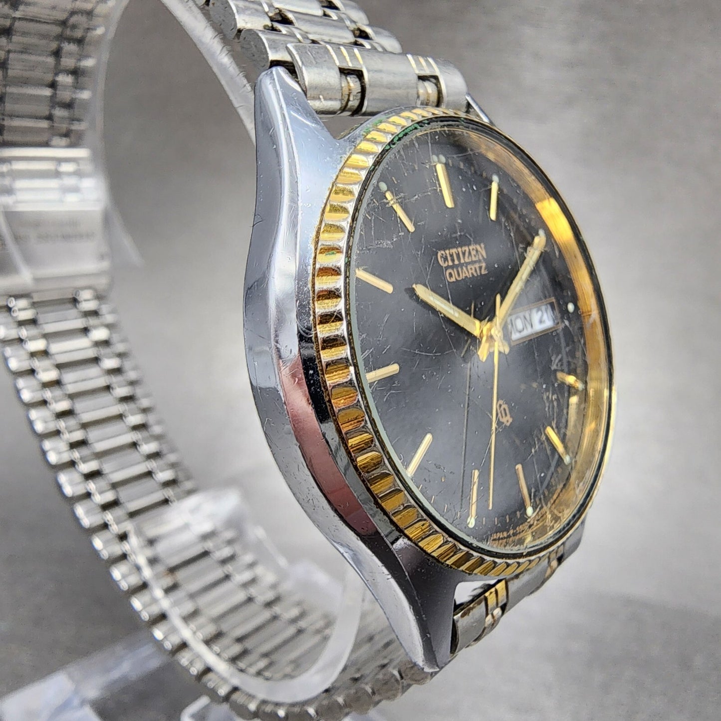 Citizen CQ Watch Men 35mm Black Dial Two Tone Daydate Round New Battery