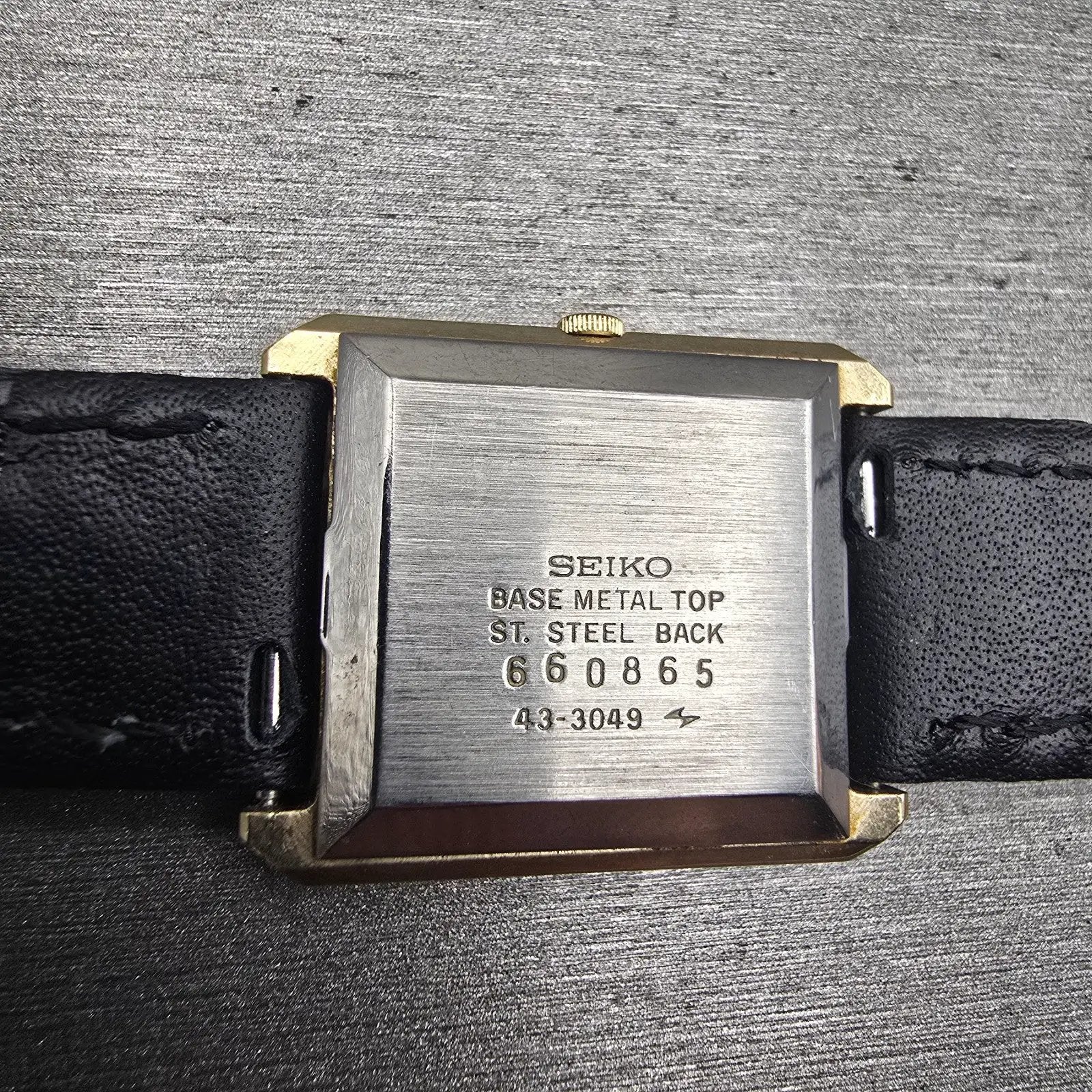 Seiko Watch Men 23mm Black Dial Gold Tone Rectangle 43-3049 New Battery Vintage10