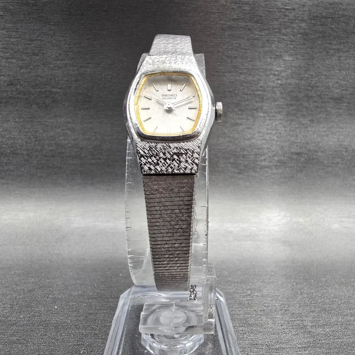 Seiko Watch Women 17mm Silver Dial Silver Tone Oval 2B31-5039 New Battery JP4575