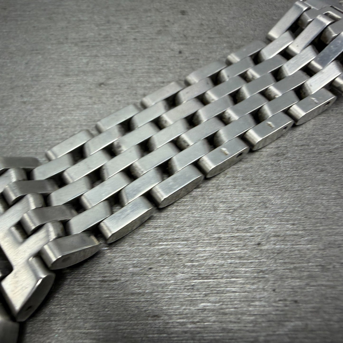 Victorinox Swiss Army Calvary Watch Men 39mm White Dial Silver Tone Date PARTS R17