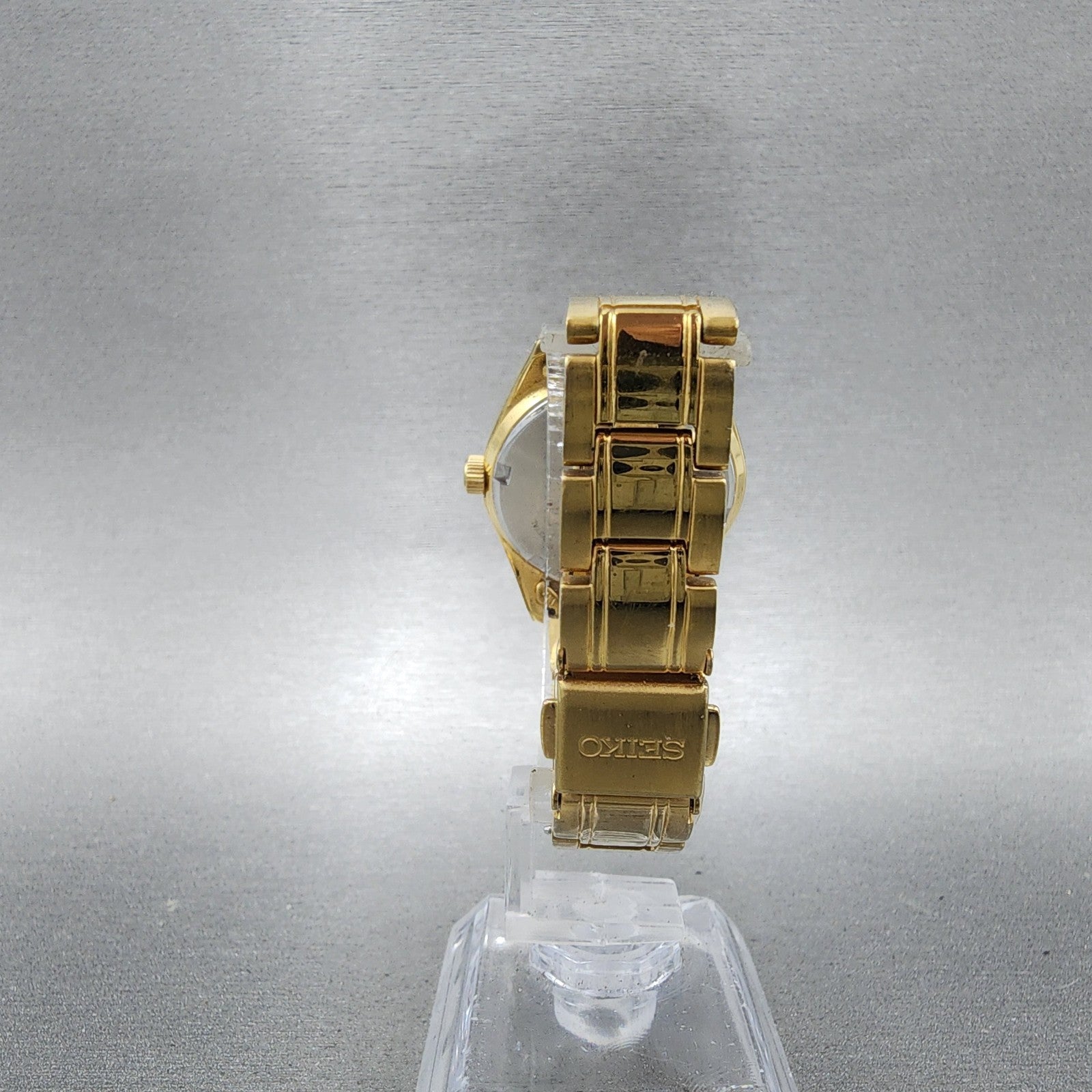 Seiko Watch Women 30mm White Dial Gold Tone Date 6n2200k0 New Battery7
