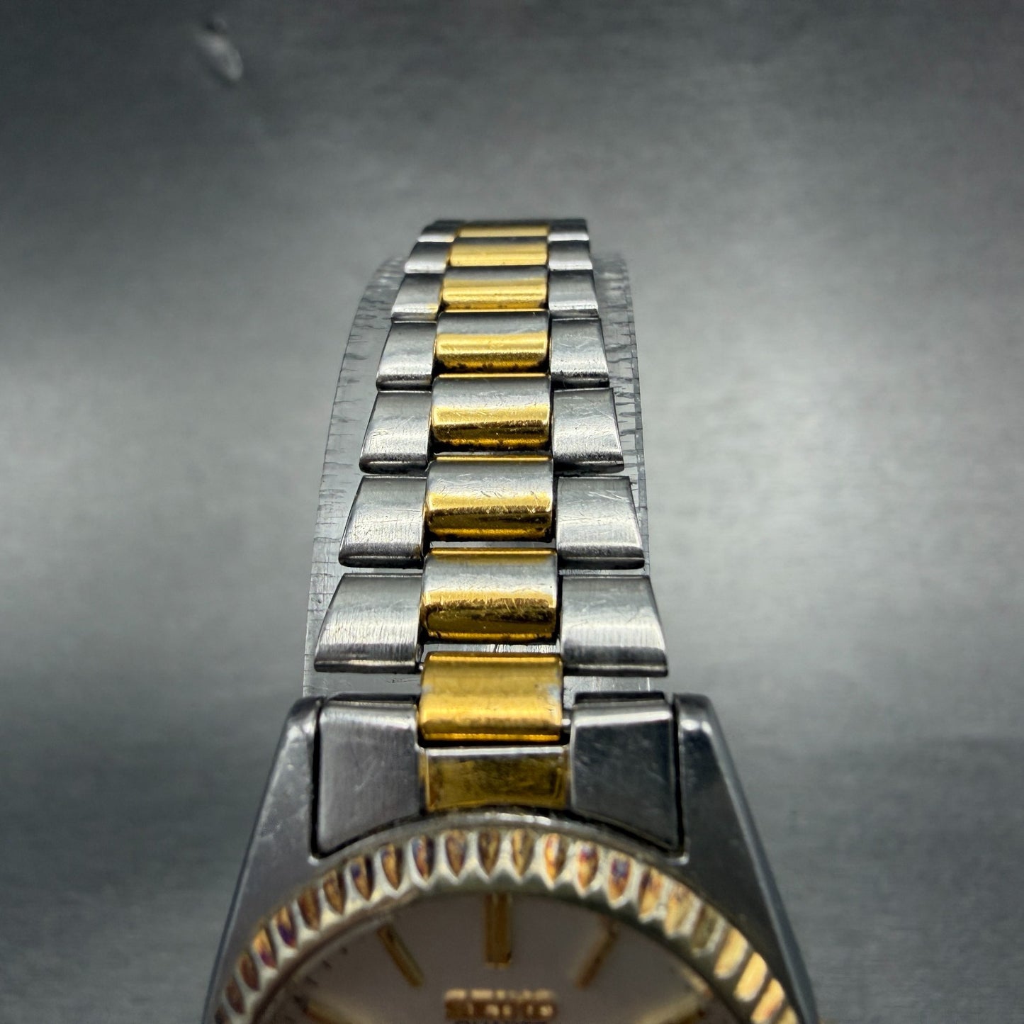 Seiko SQ Watch Women 25mm Silver Dial Two Tone Daydate Round 2A23-0039 NewBat 564
