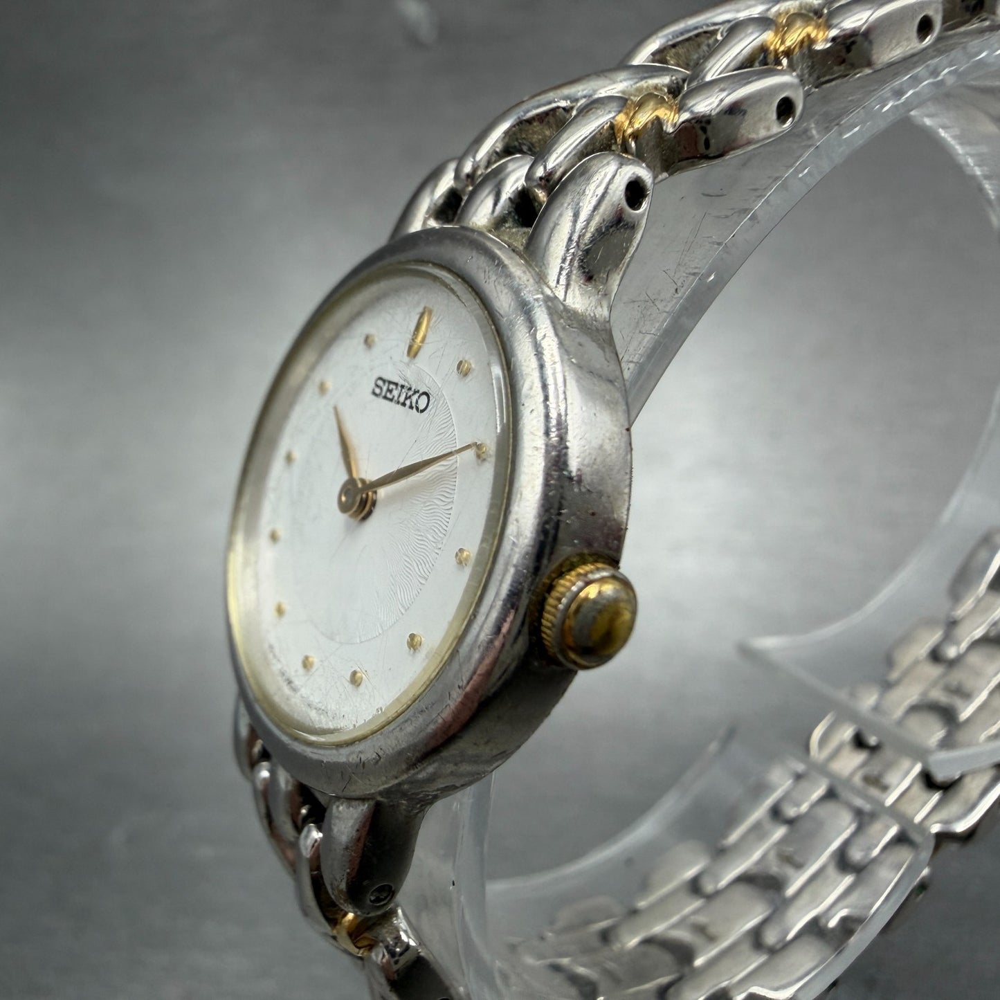 Seiko Watch Women 24mm White Dial Two Tone Round V700-6380 New Battery Vintage2