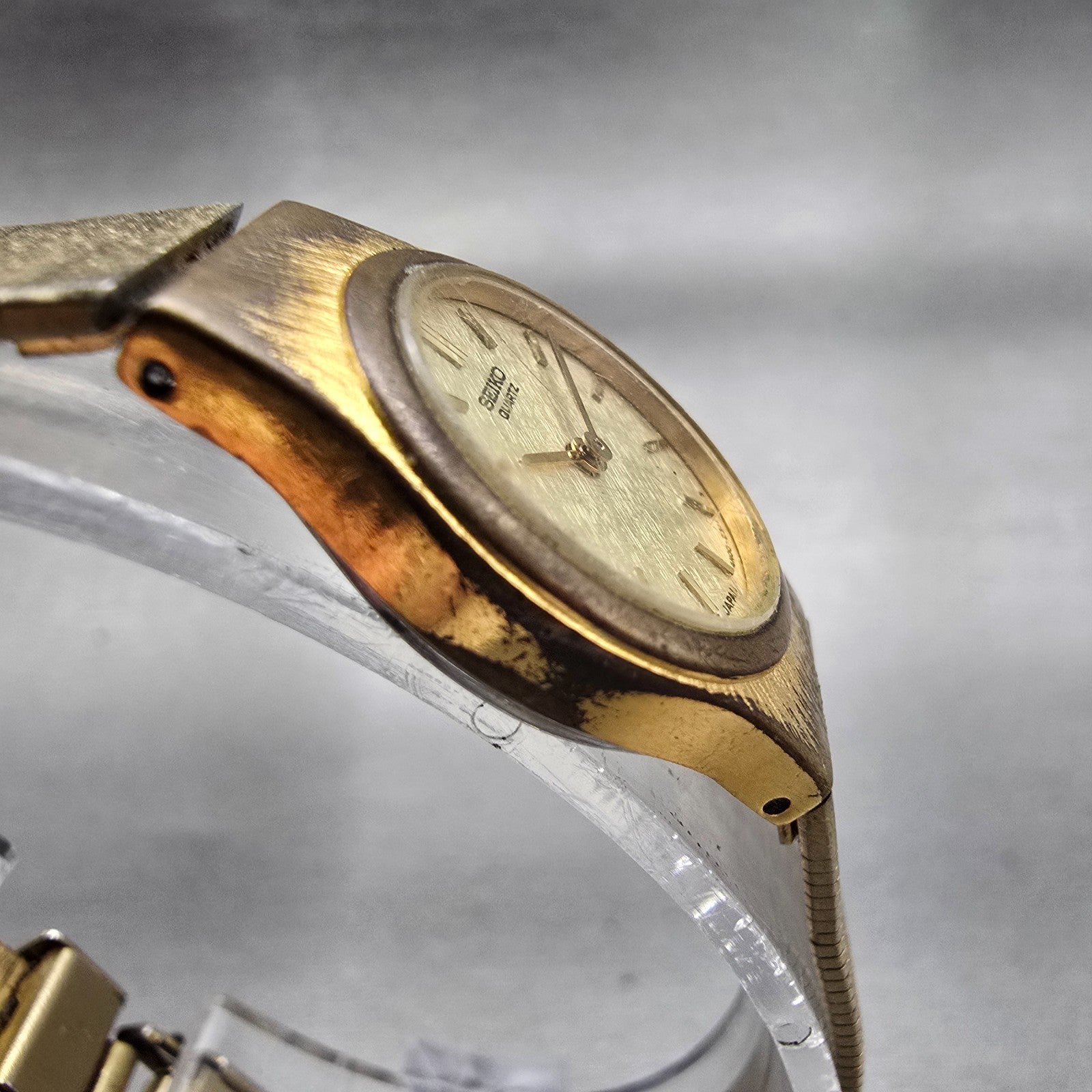 Seiko Watch Women 19mm Champagne Dial Gold Tone Round 4N00-0661 New Battery VTG3