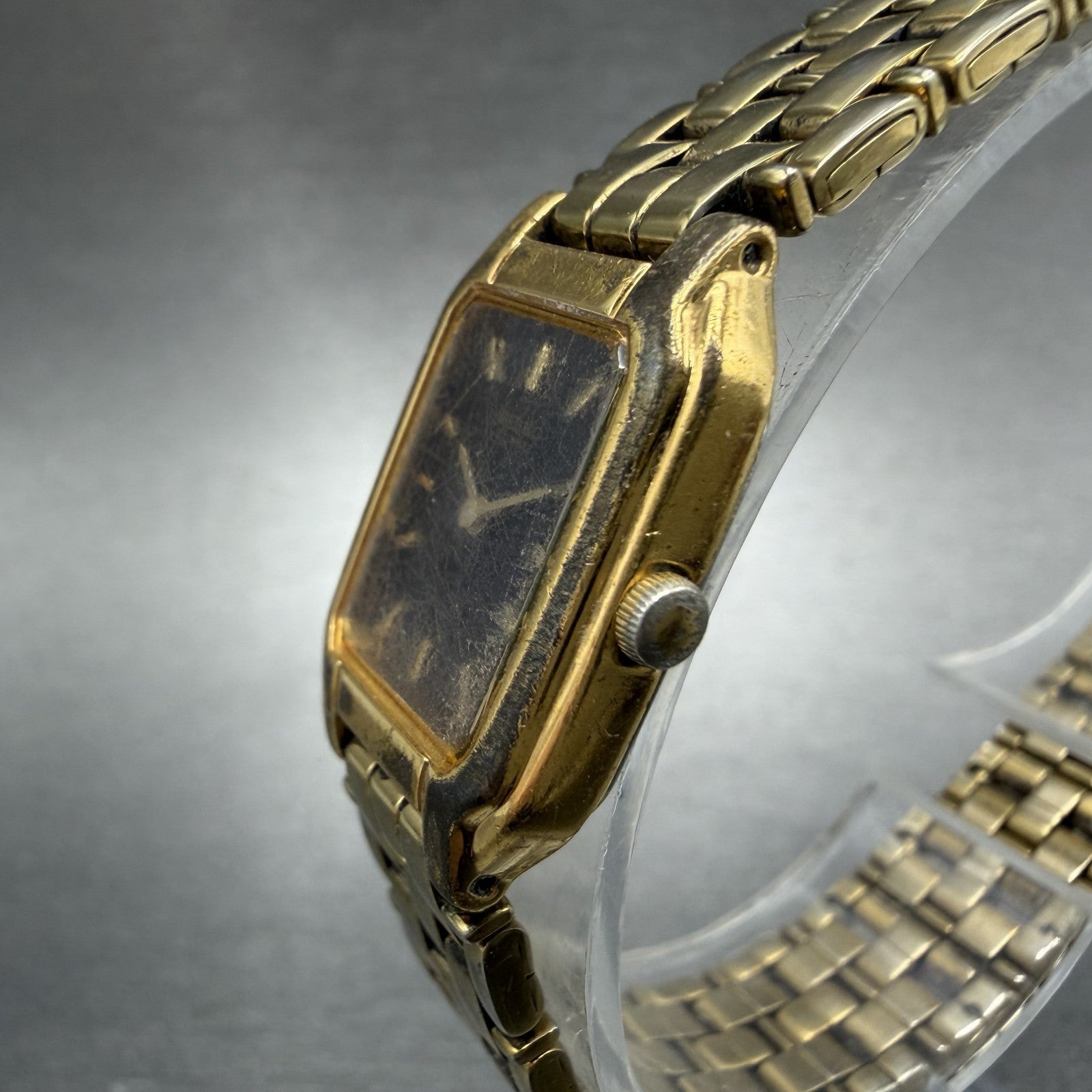 Seiko Tank Watch Women 17mm Black Dial Gold Tone Rectangle V400-5498 New Batt HJ2