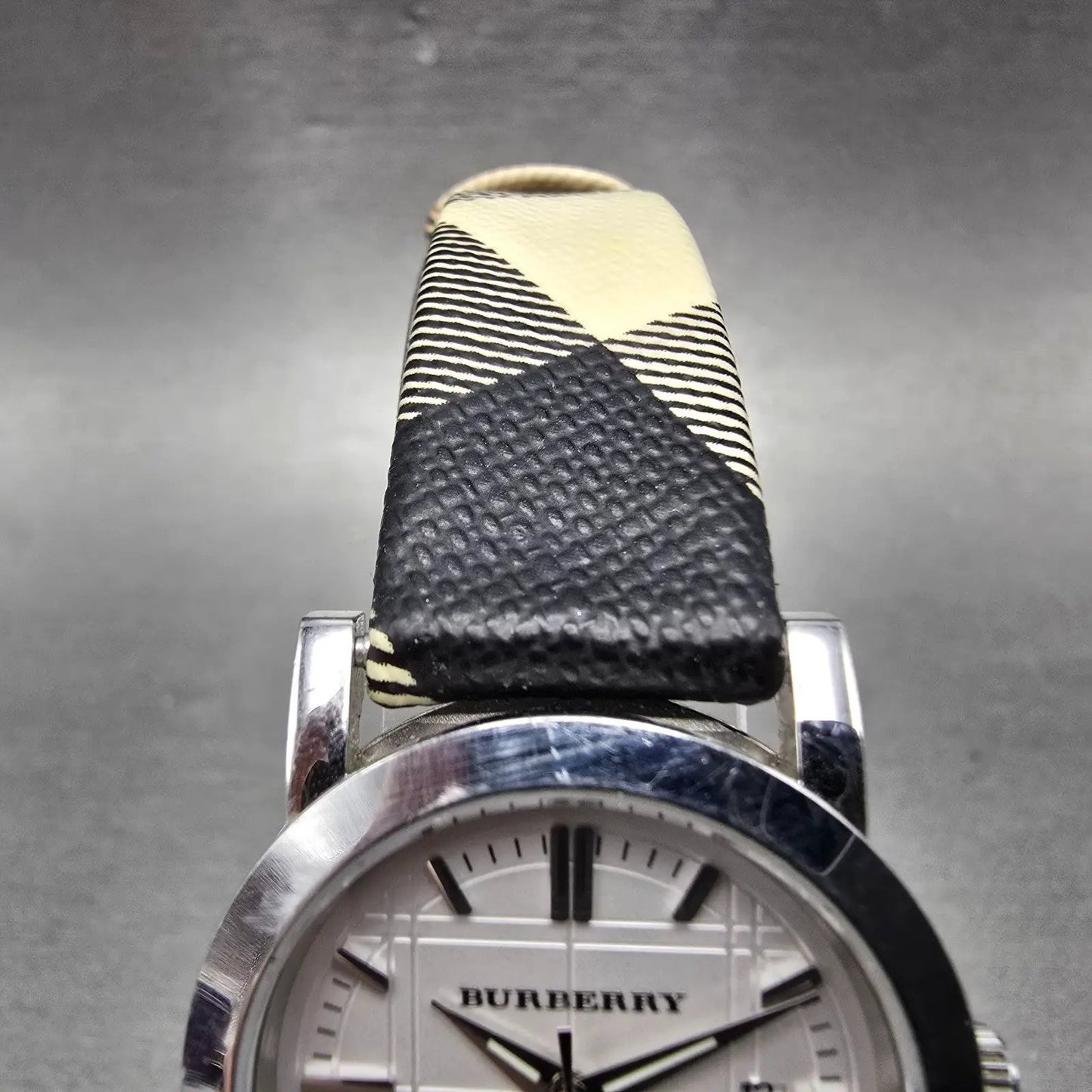Burberry Watch Women 28mm Silver Dial Silver Tone Date Round BU1387 New Battery4