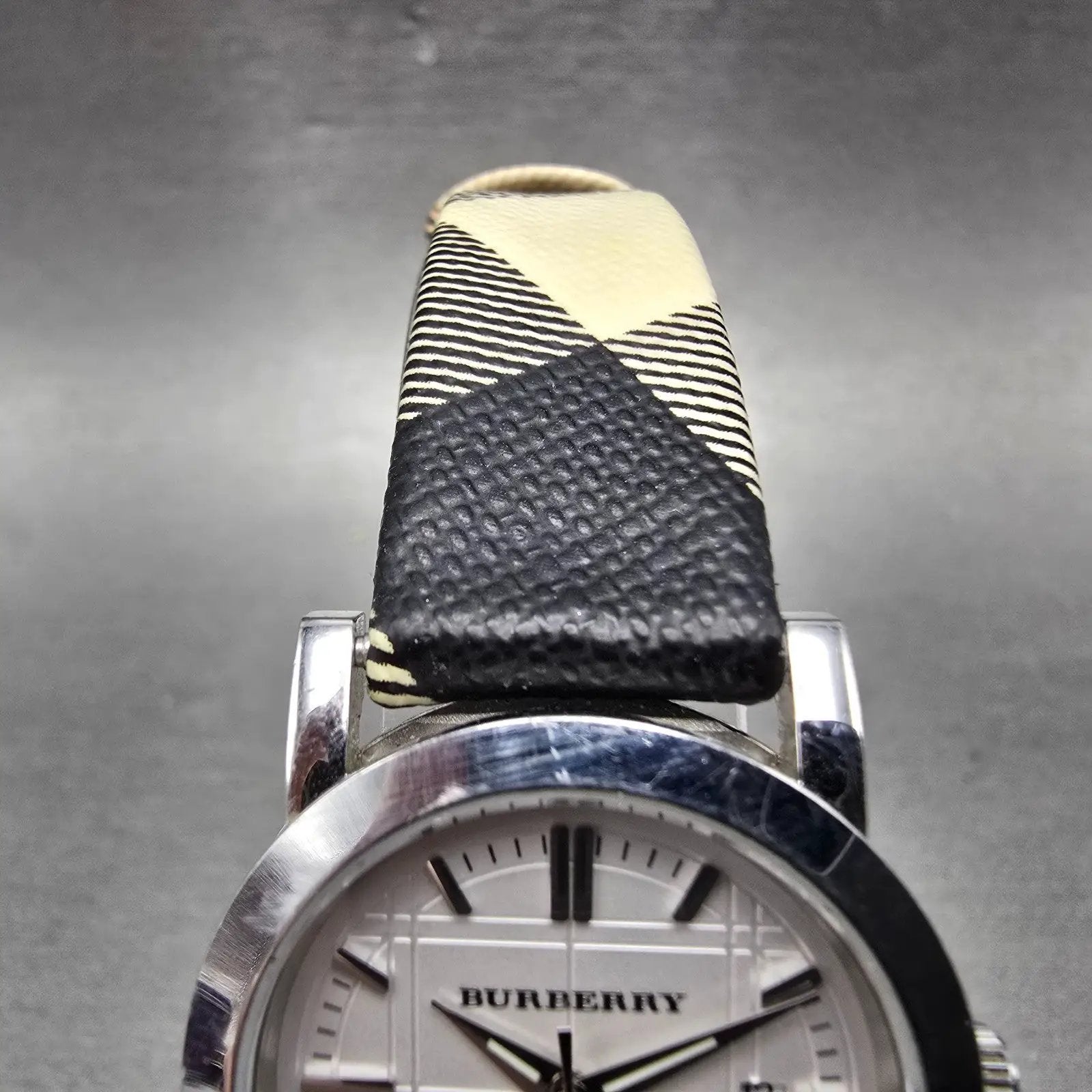 Burberry Watch Women 28mm Silver Dial Silver Tone Date Round BU1387 New Battery4
