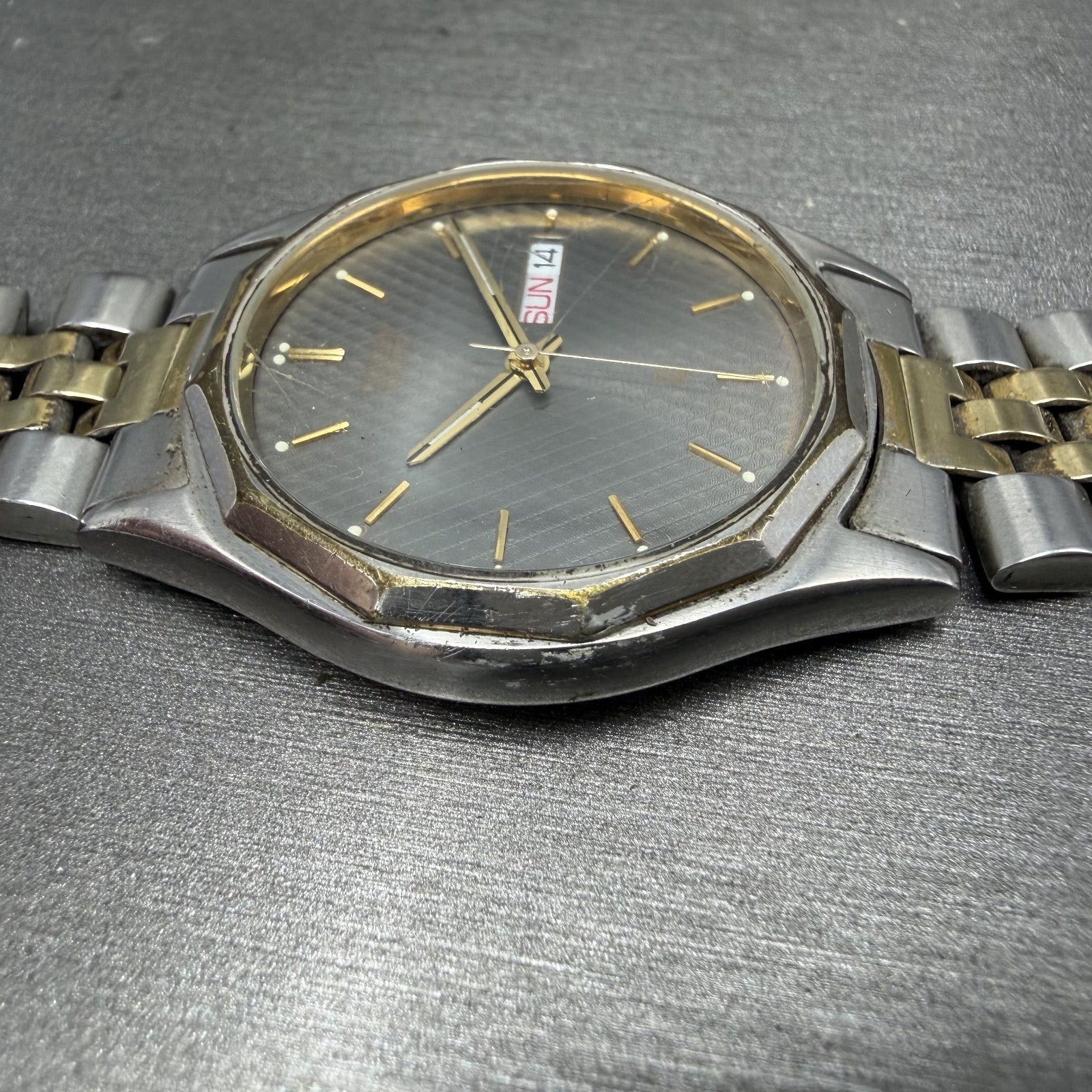Citizen CQ Watch Men 35mm Silver Dial Two Tone Daydate 6100-K02759 PARTS6