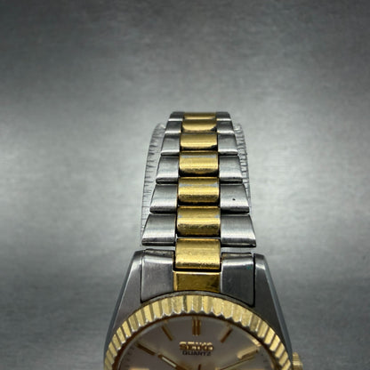 Seiko SQ Watch Women 25mm Silver Dial Two Tone Daydate Round 2A23-0039 NewBat 984