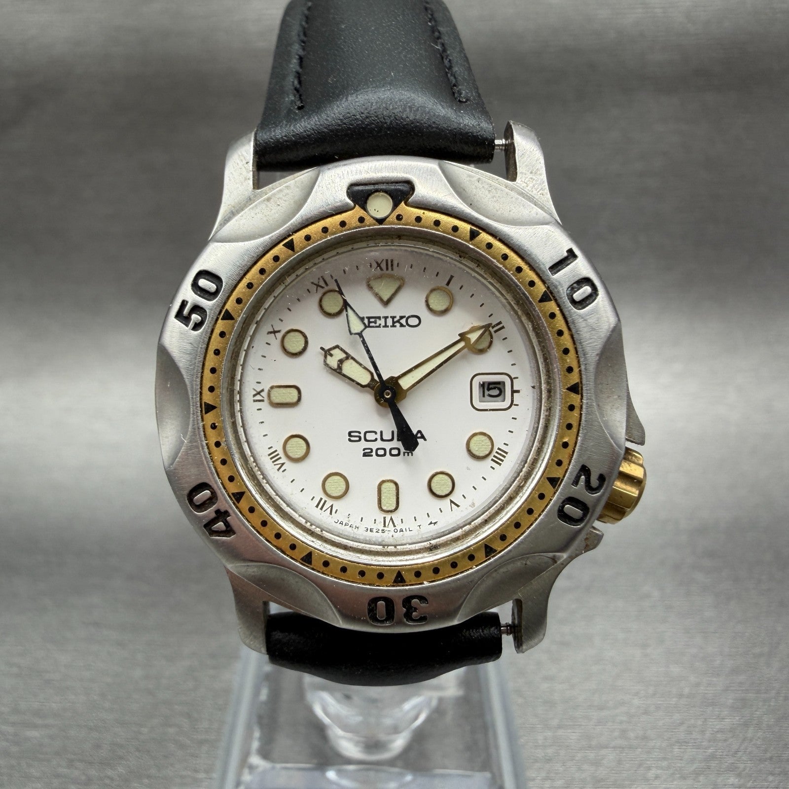 Seiko Scuba Dive Watch Women 31mm White dial Two Tone Date 3E250A10 New Battery0