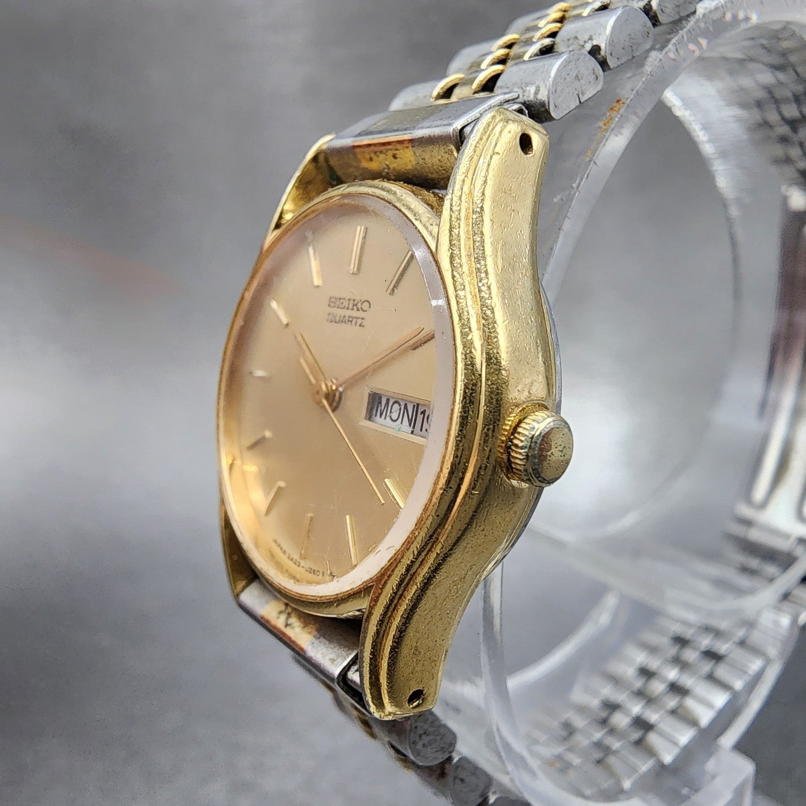Seiko Watch Women 22mm Champagne Dial Gold Tone Daydate 2a230139 New Battery2