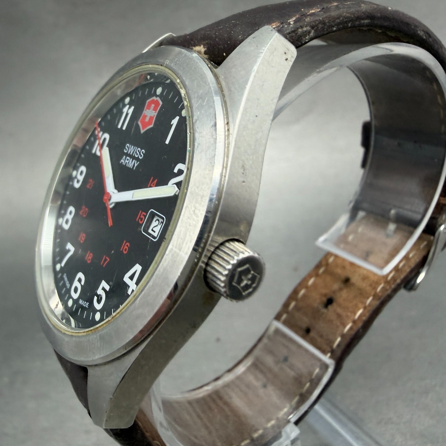 Victorinox Swiss Army Field Watch Men 40mm Black Dial Steel Date Round New batt2