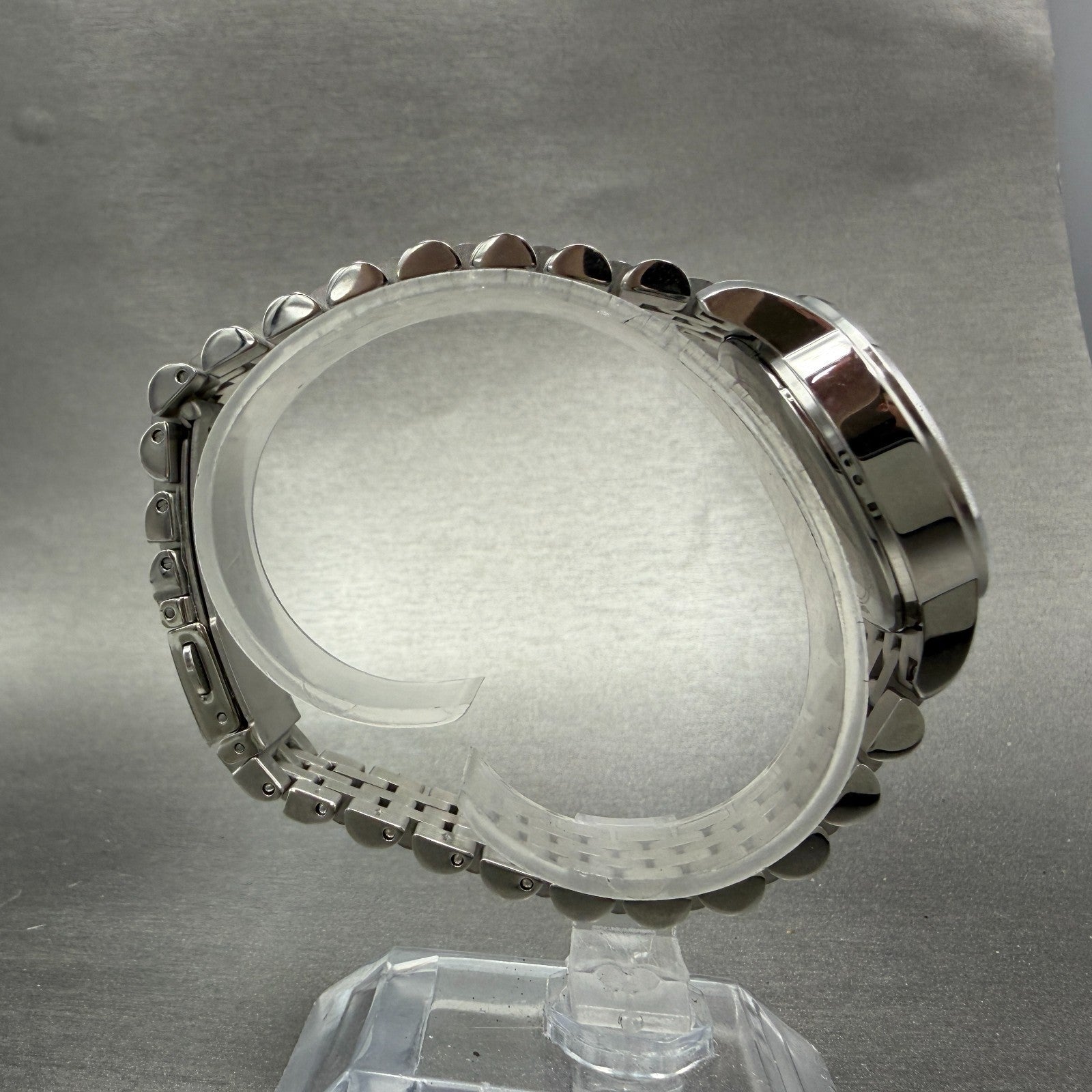 Bulova Watch Women 27mm Silver Dial Steel Date Round 96M159 New Battery11
