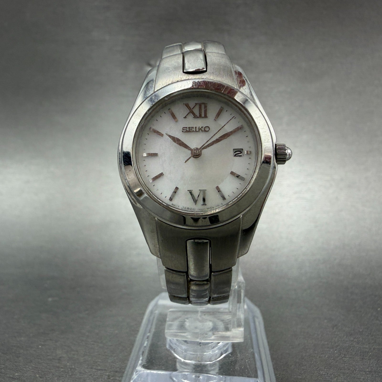 Seiko Watch Women 26mm MOP Dial Silver Tone Date Round 7N82-0EG0 New Battery5