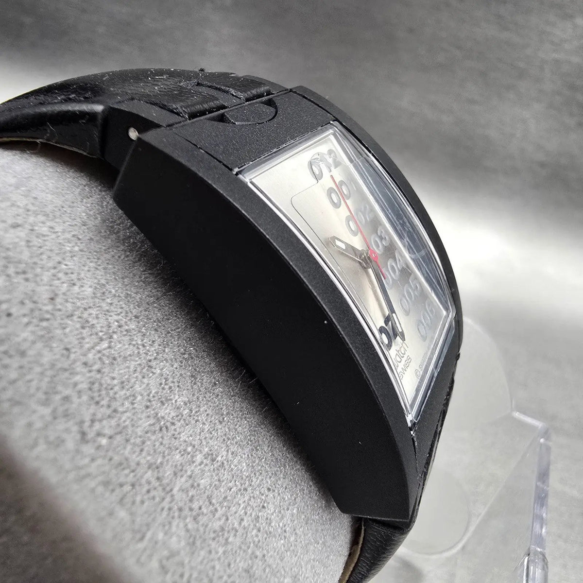 Swatch Turn Over James Bond Die Another Day Watch Men 29mm SUFB100 New Batt NOS3