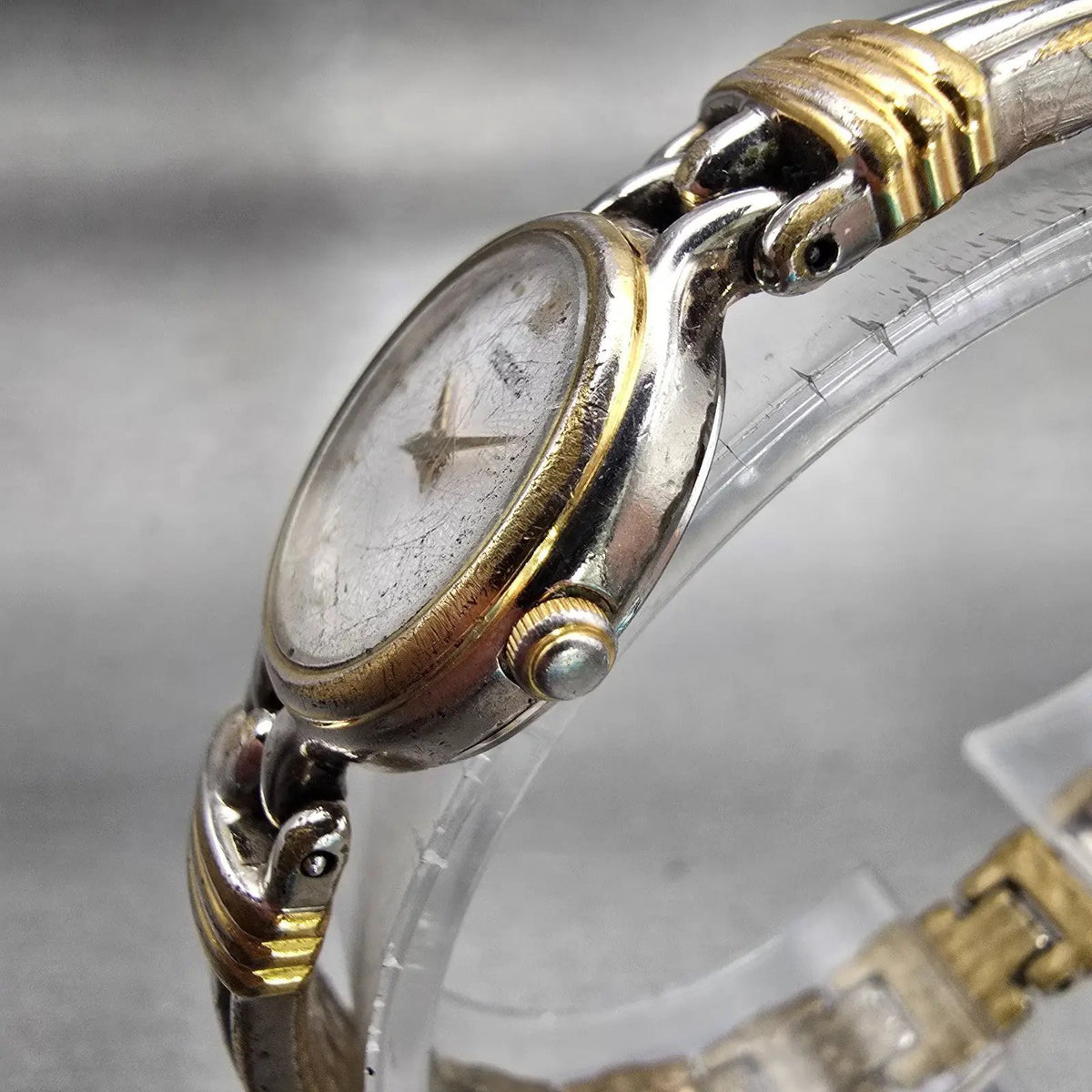 Seiko Watch Women 20mm White Dial Two Tone Round V400-1229 New Battery Vintage2
