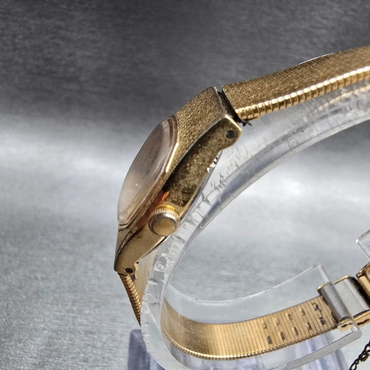 Seiko Watch Women 16mm Gold Dial Gold Tone Oval 2C20-5300 New Battery Vintage J22