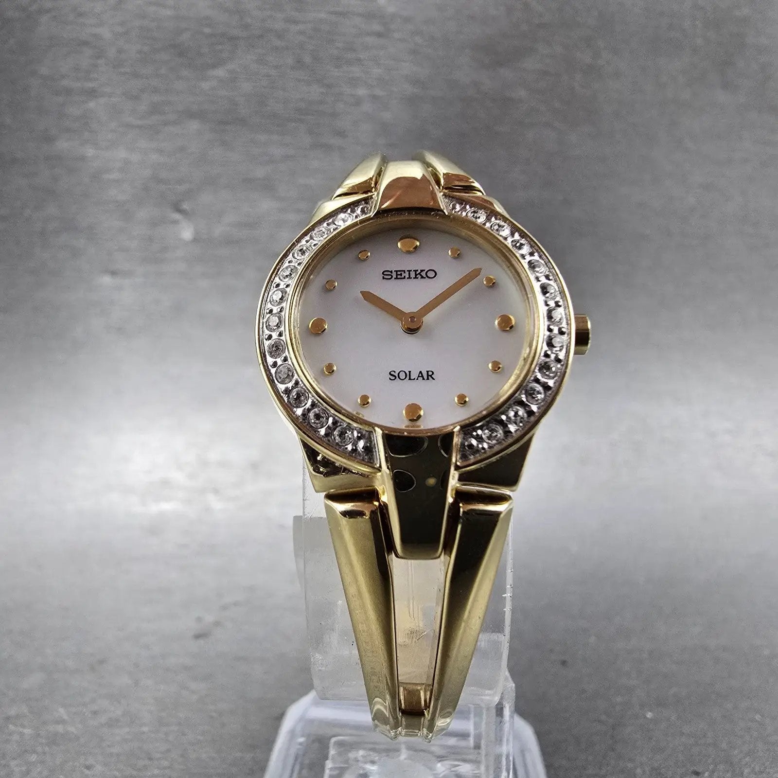 Seiko Solar Watch Women 22mm MOP Dial Gold Tone Round V115-0AW0 Runs Crystals5