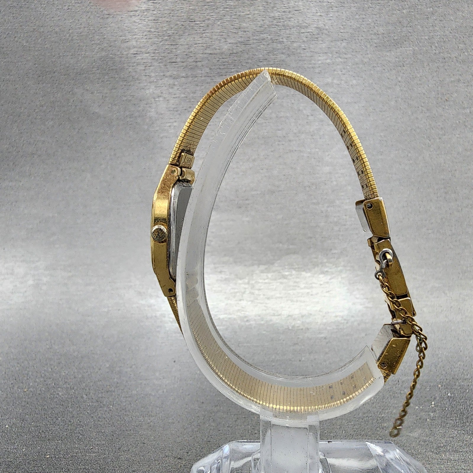 Seiko Watch Women 18mm Champagne dial Gold Tone Rectangle 2c205029 New Battery6