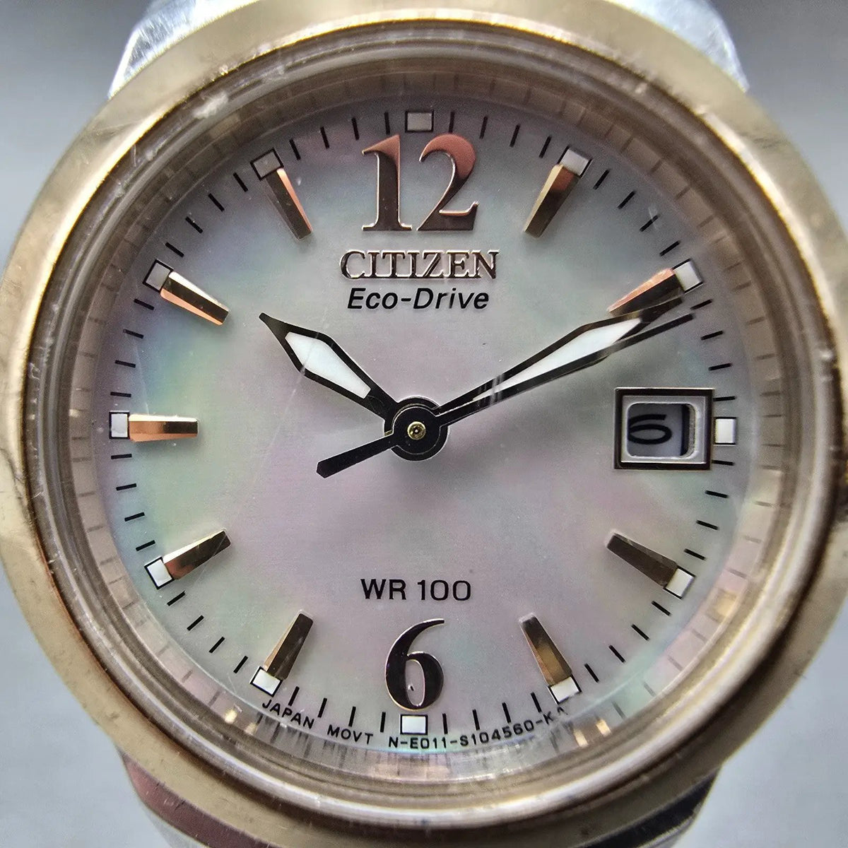 Citizen Eco-Drive Watch Women 26mm MOP Dial Two Tone Date E011-S070082 Works JRE1
