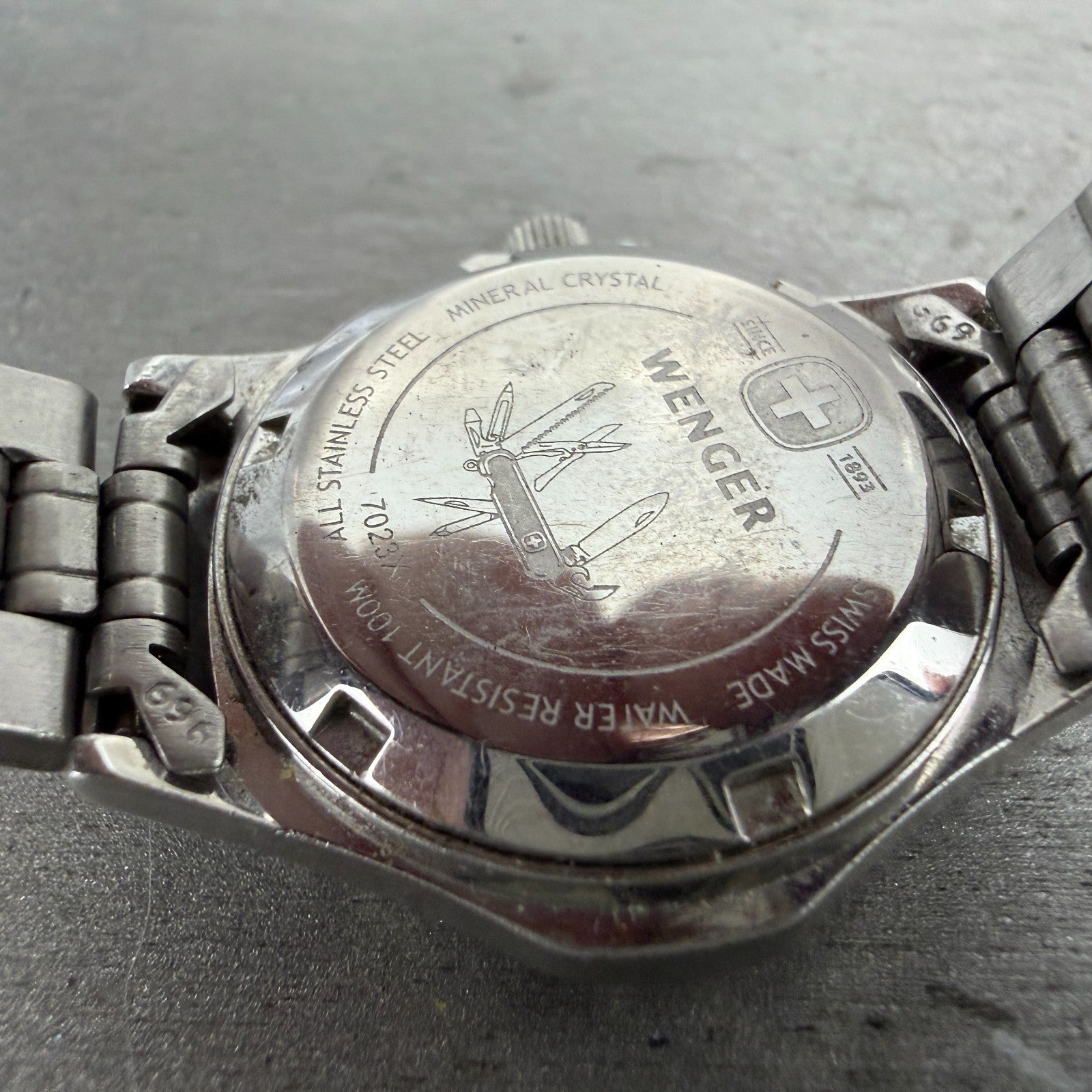 Wenger Watch Women 30mm White Dial Silver Tone Date Round 7023X New Battery9