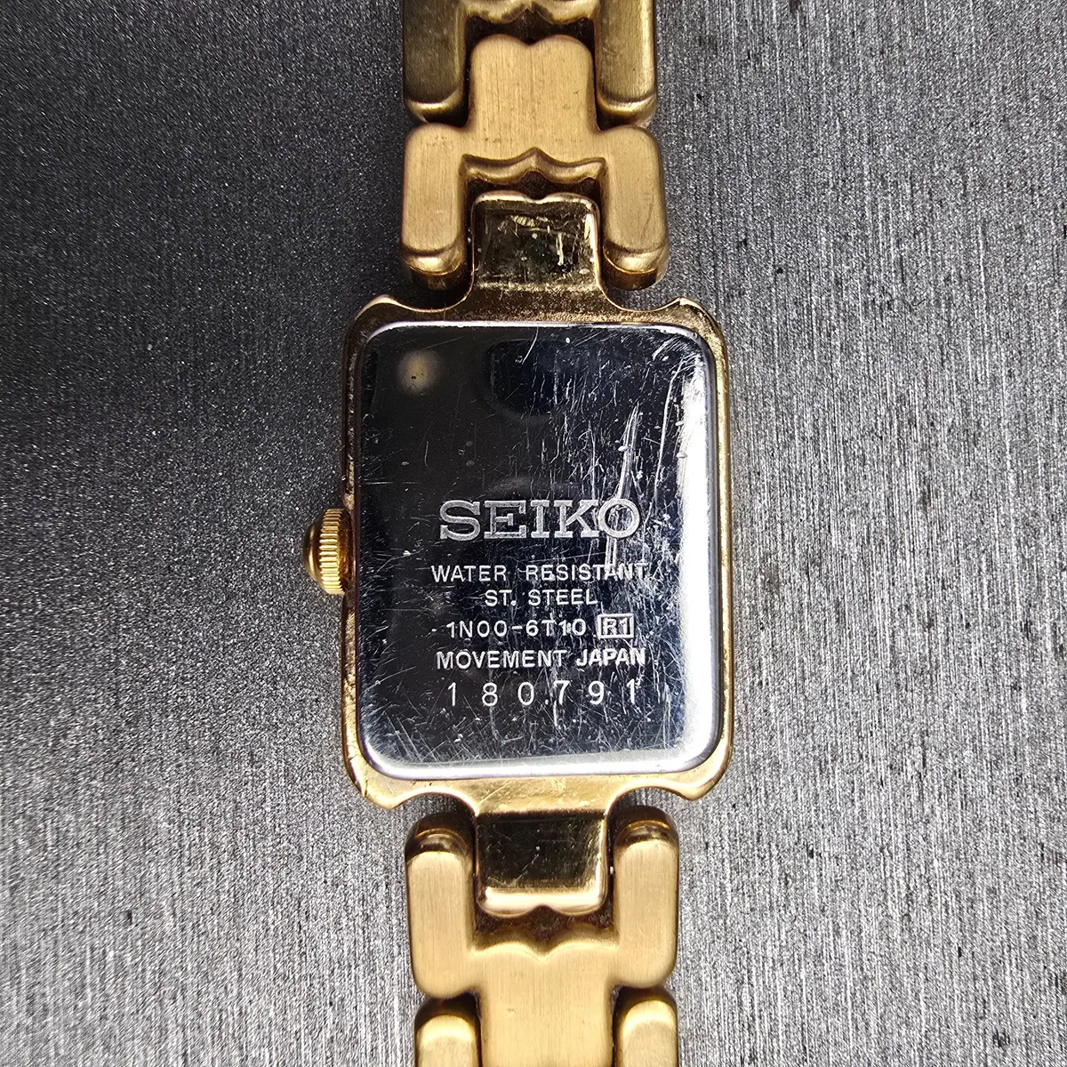 Seiko Tank Watch Women 16mm White Dial Gold Tone Rectangle 1N00-6T10 New Battery10