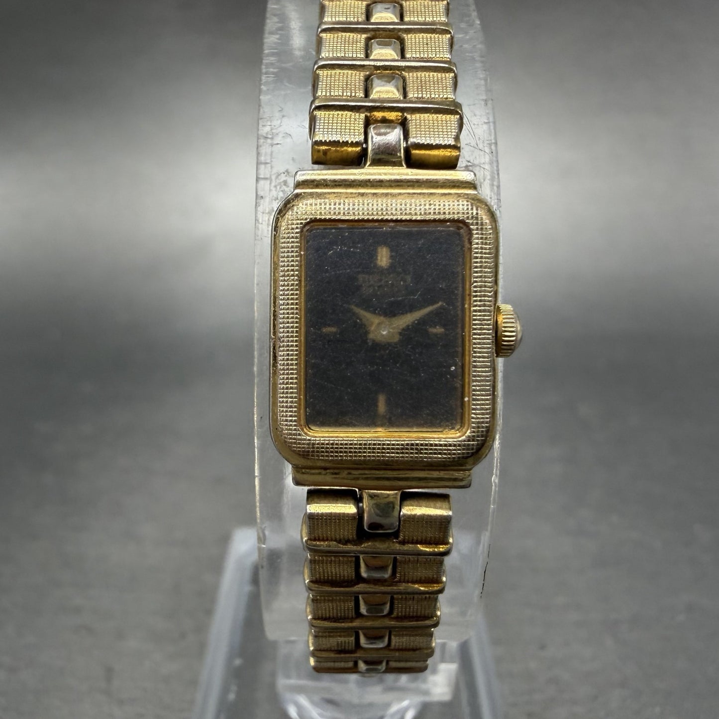 Seiko Tank Watch Women 13mm Black Dial Gold Tone Rectangle 1e20-5689 New Battery0
