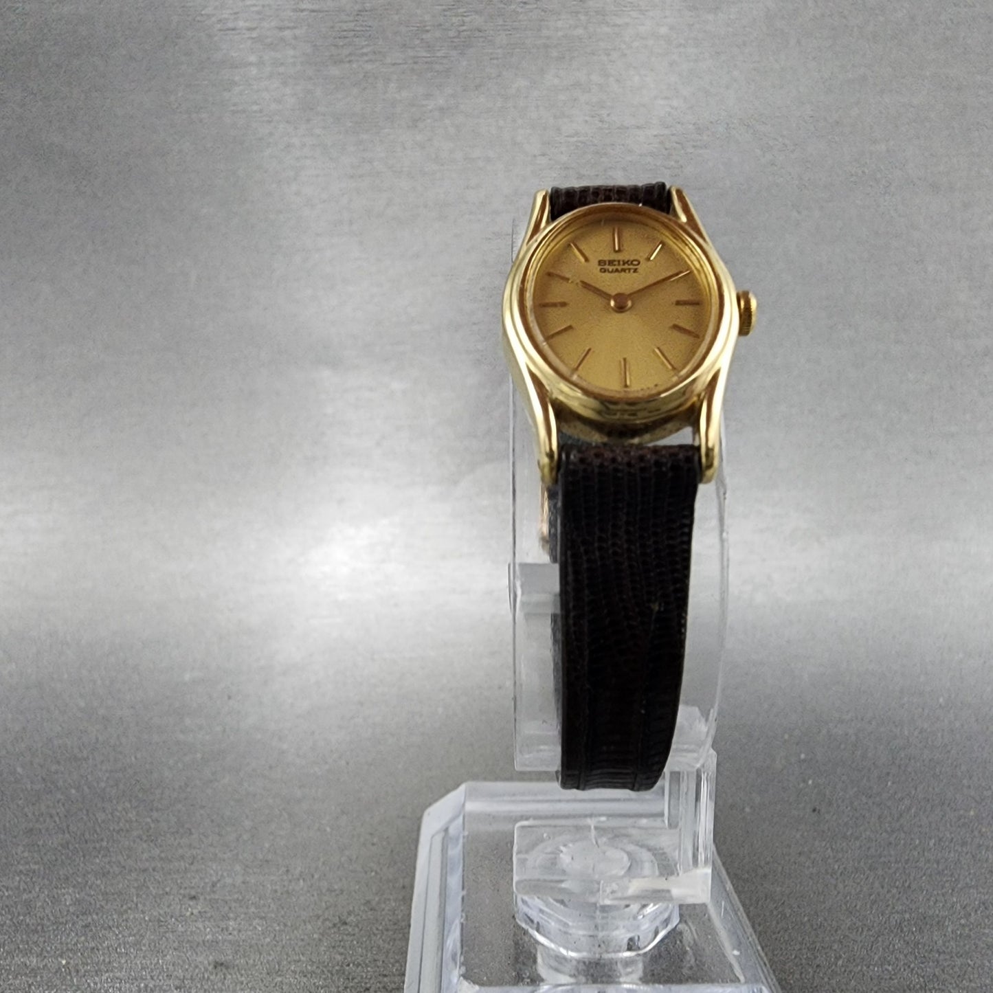 Seiko Watch Women 17mm Champagne Dial Gold Tone Oval 2c205539 New Battery5