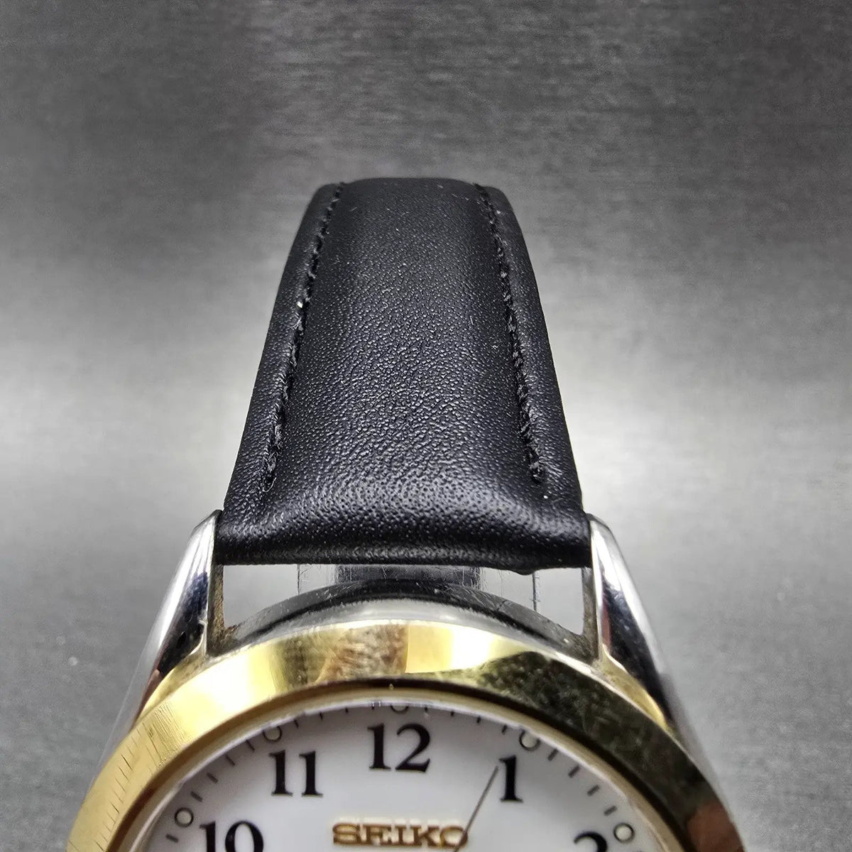 Seiko Solar Watch Men 37mm White Dial Two Tone Daydate Round V158-0AB0 Runs JP4