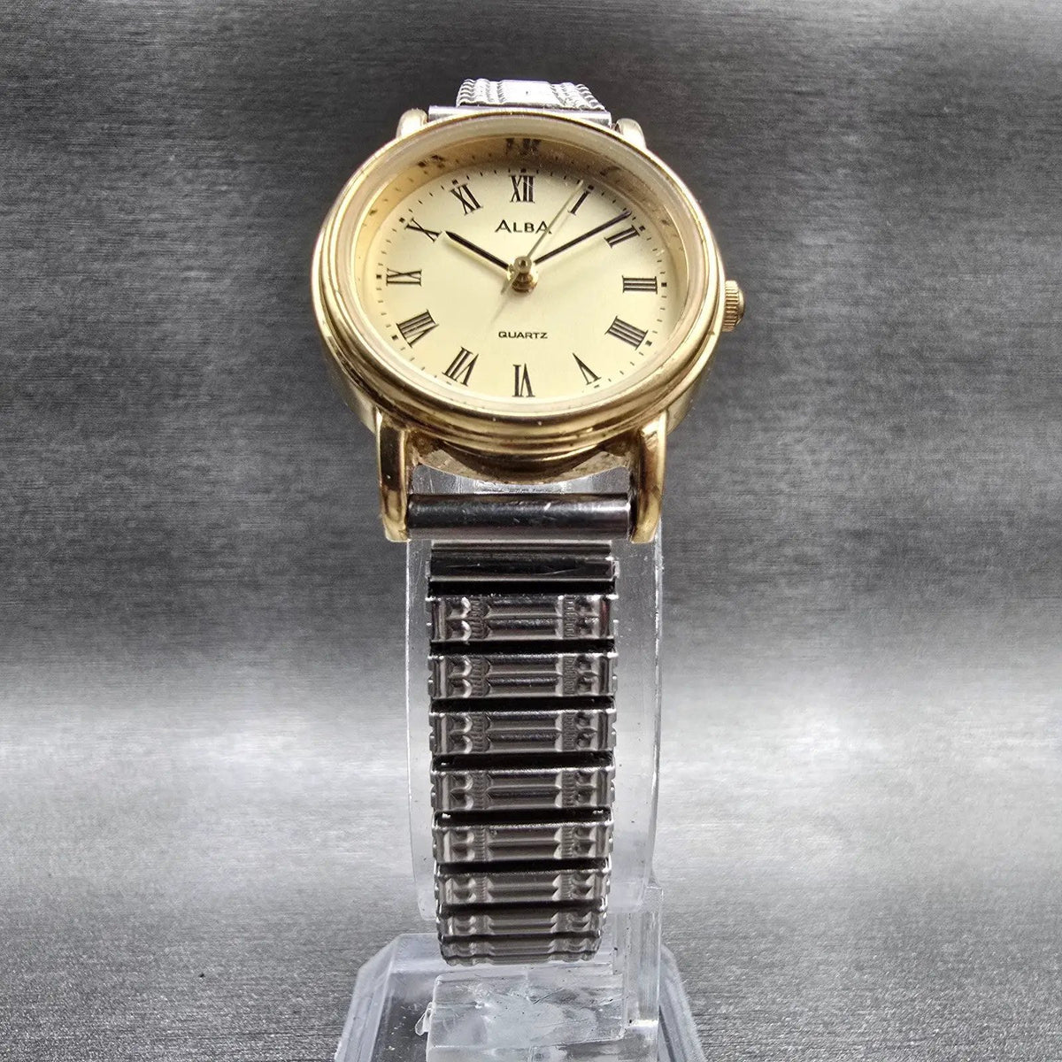 Seiko Alba Watch Women 24mm Champagne Dial Gold Tone Round V515-6300 New Battery5