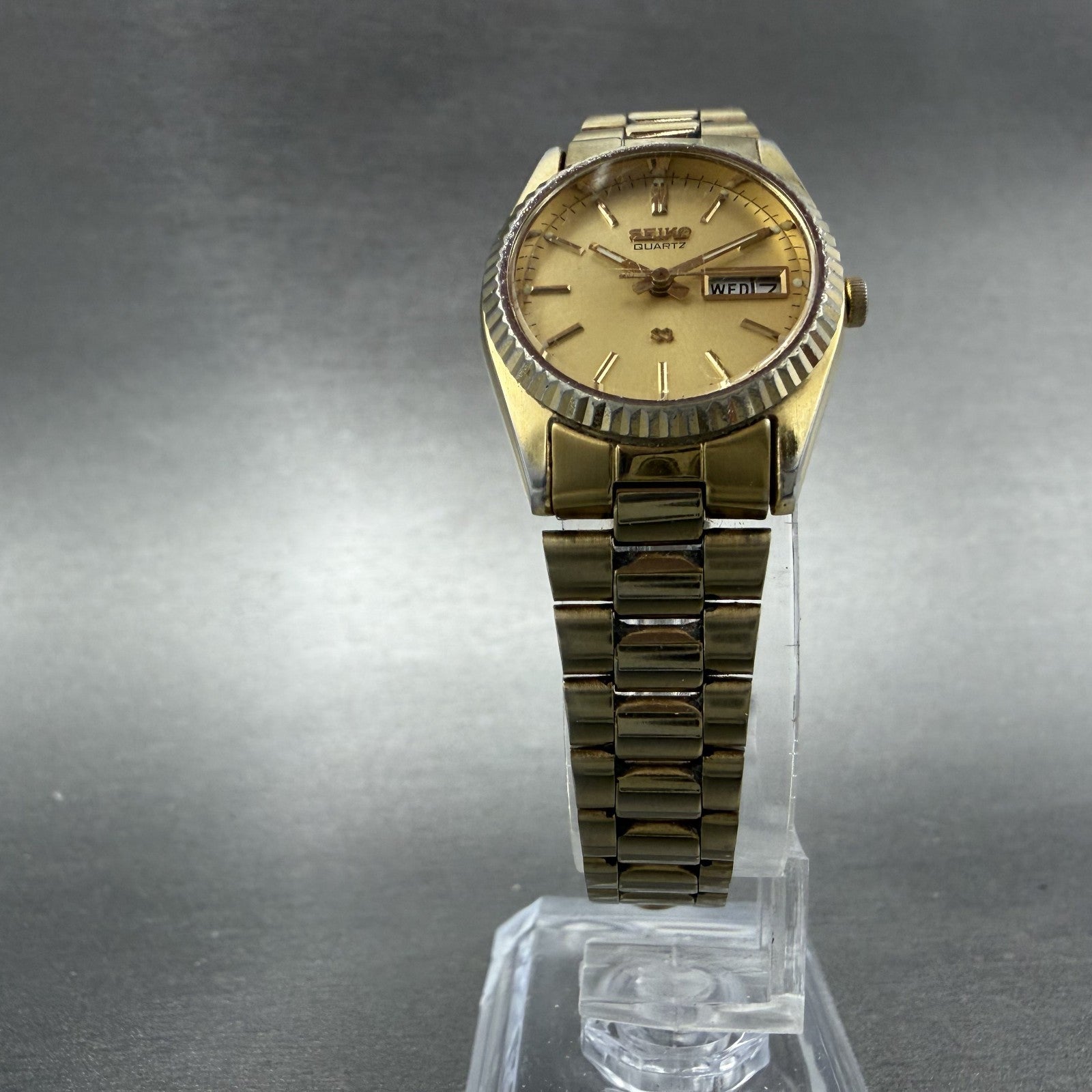 Seiko SQ Watch Women 24mm Champagne Dial Gold Tone Daydate 3E23-0A69 New Batt U95
