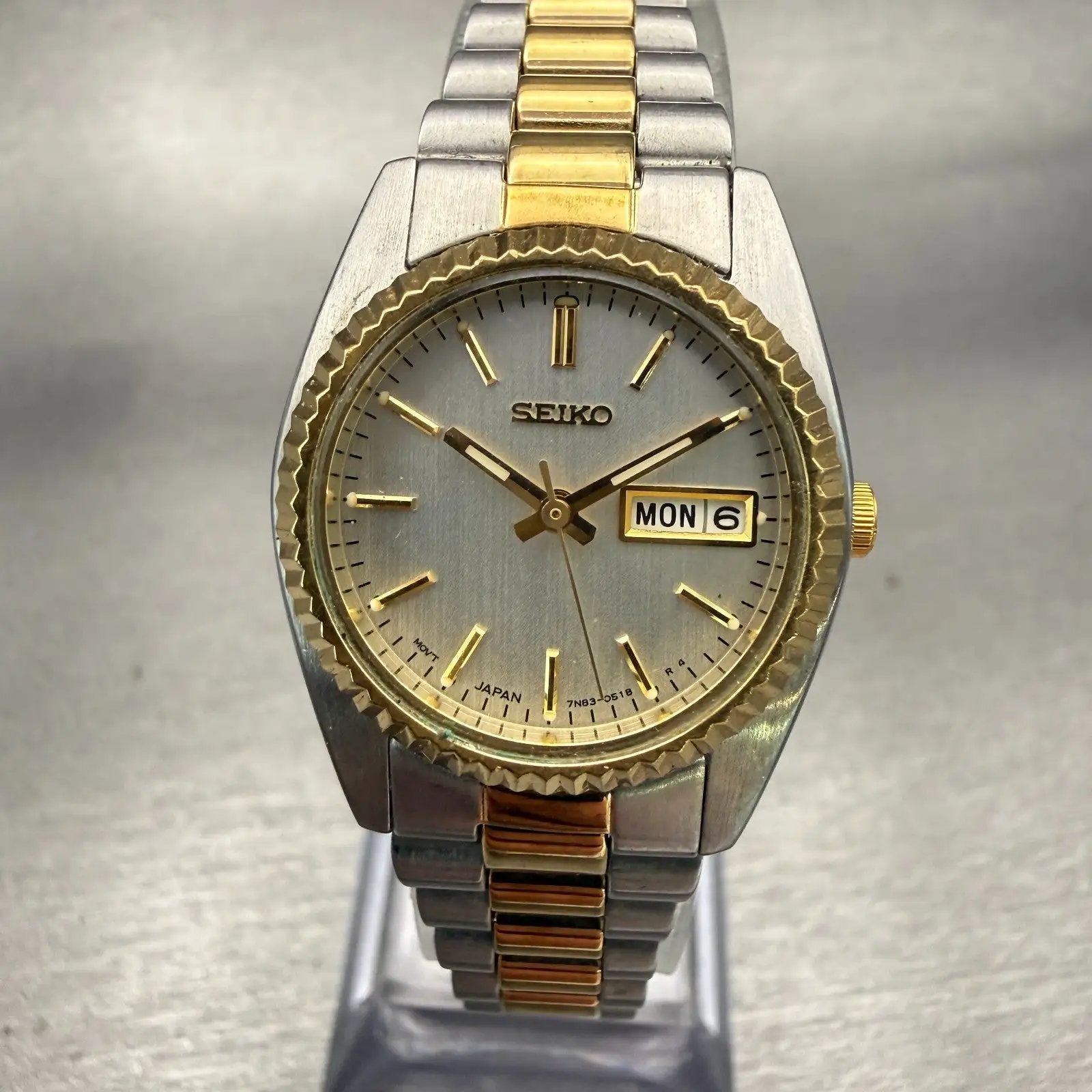 Seiko Watch Women 24mm Silver Dial Two Tone Daydate Round 7N83-0041 New Batt0