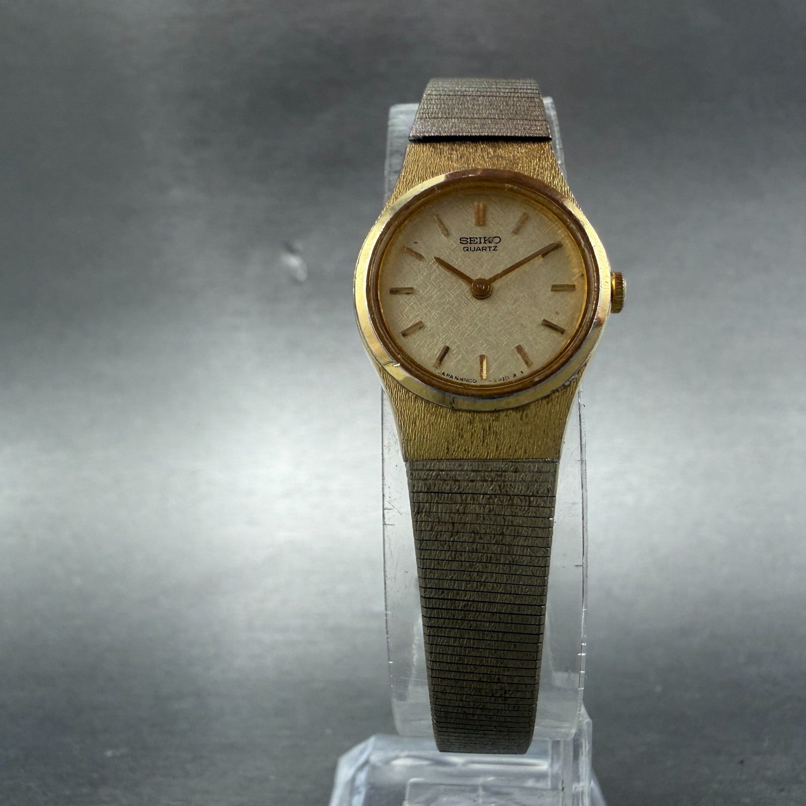 Seiko Watch Women 18mm Champagne Dial Gold Tone Round 4n00-0669 New Battery P2155