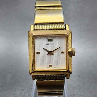 Seiko Tank Watch Women 20mm White Dial Gold Tone Square V4006530 New Battery0