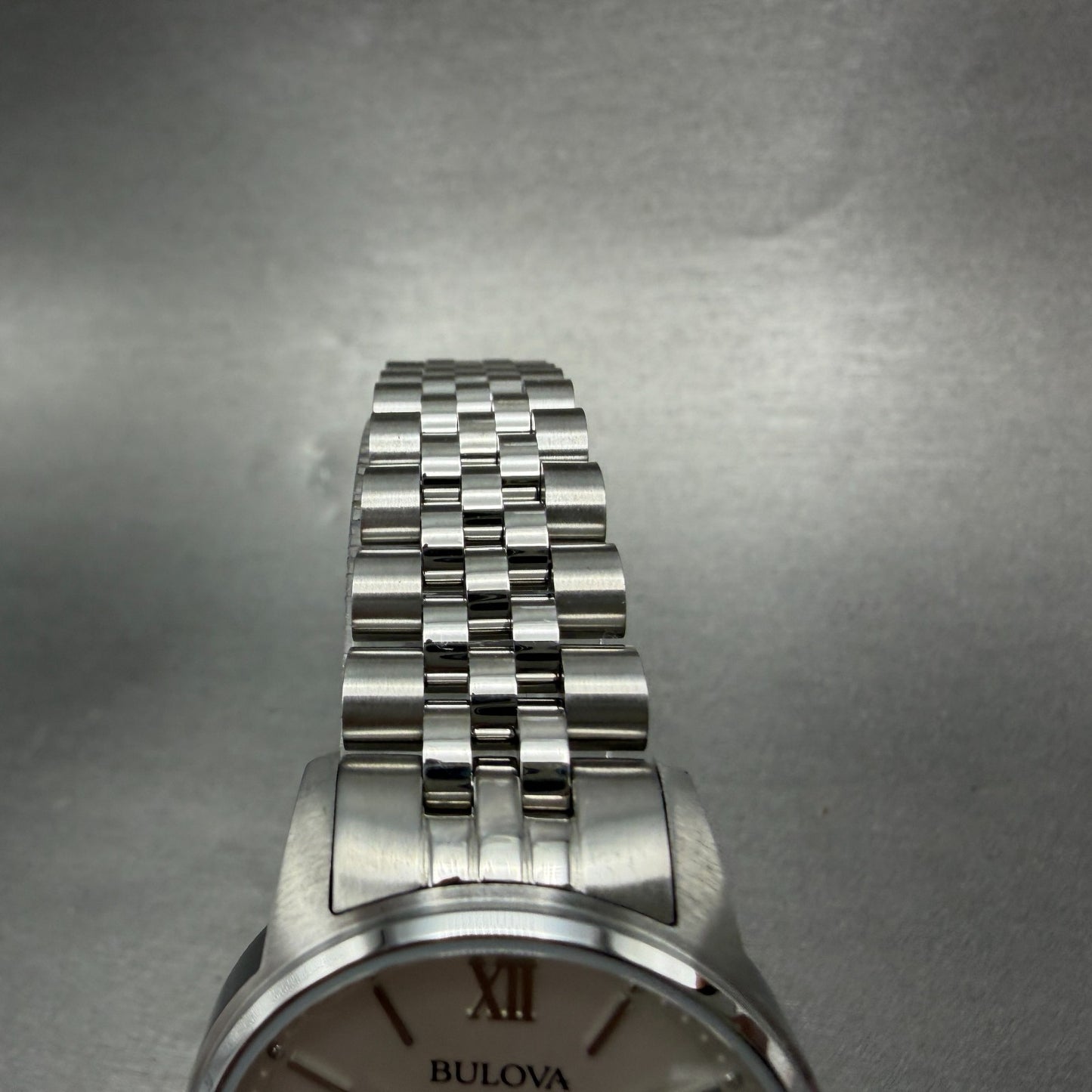 Bulova Watch Women 27mm Silver Dial Steel Date Round 96M159 New Battery8