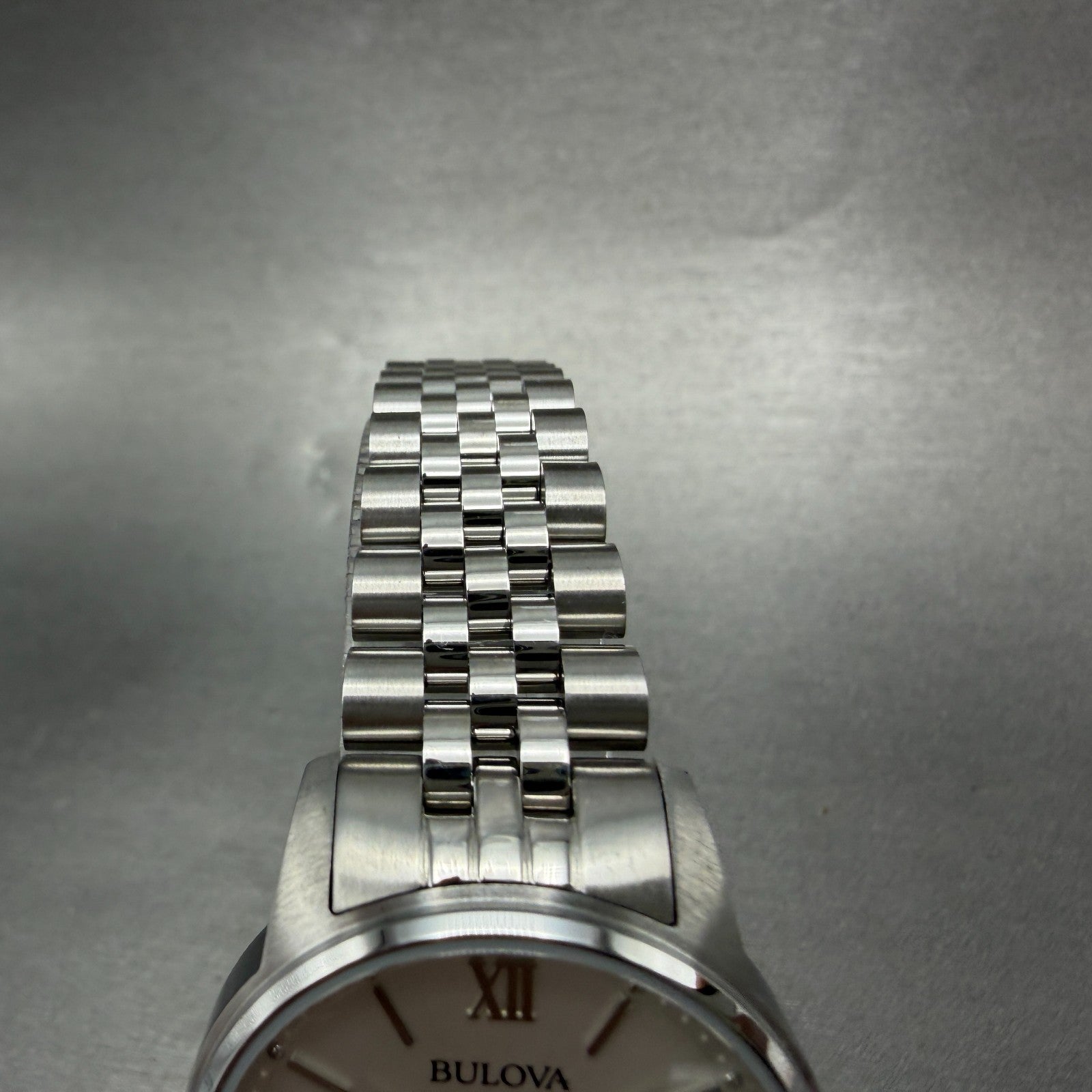 Bulova Watch Women 27mm Silver Dial Steel Date Round 96M159 New Battery8