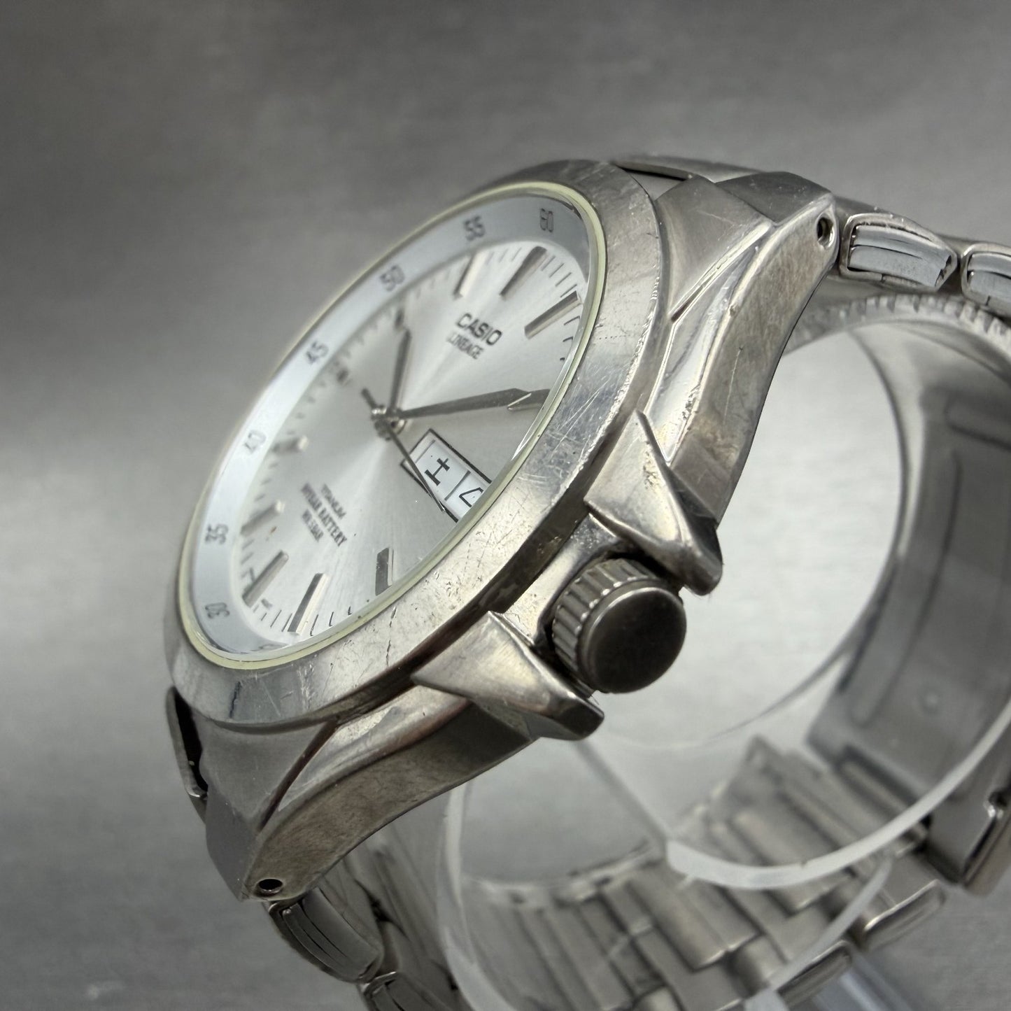 Casio Lineage Titanium Watch Men 38mm Silver Dial Daydate LIN-171J New Battery I2