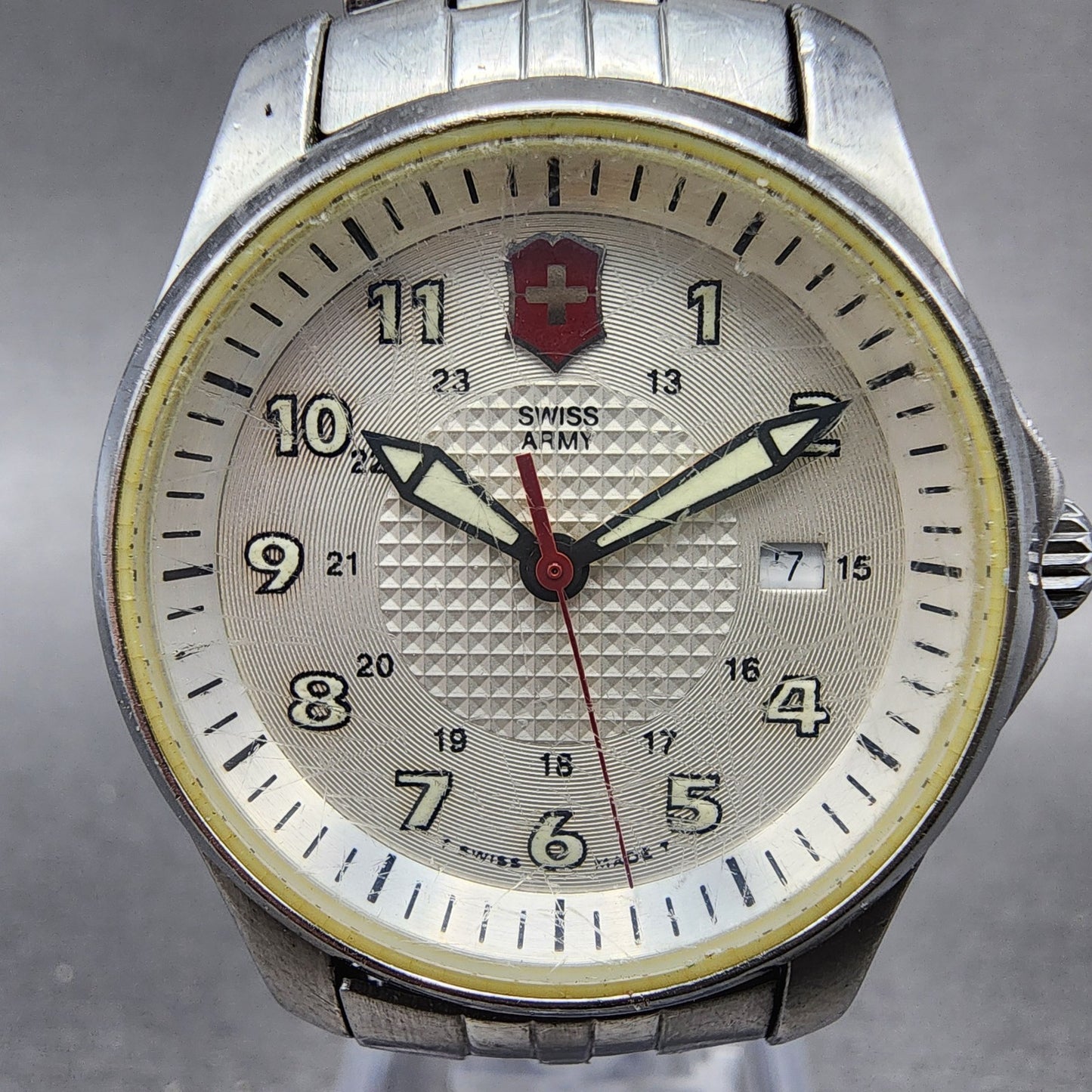 Victorinox Swiss Army Odyssey Watch Women 30mm White Dial Steel Date New Battery1
