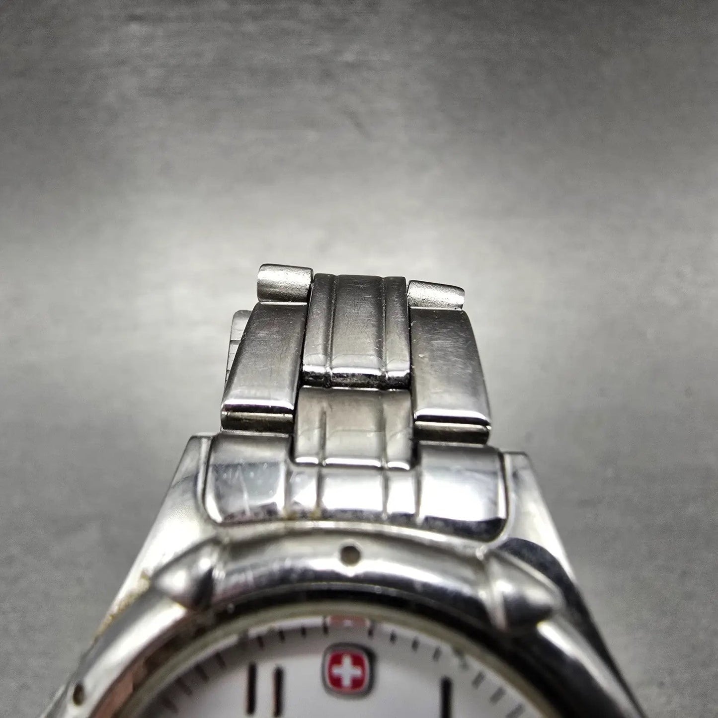 Wenger Swiss Military Watch Women 29mm White Dial Silver Tone Date 79040 New Bat4