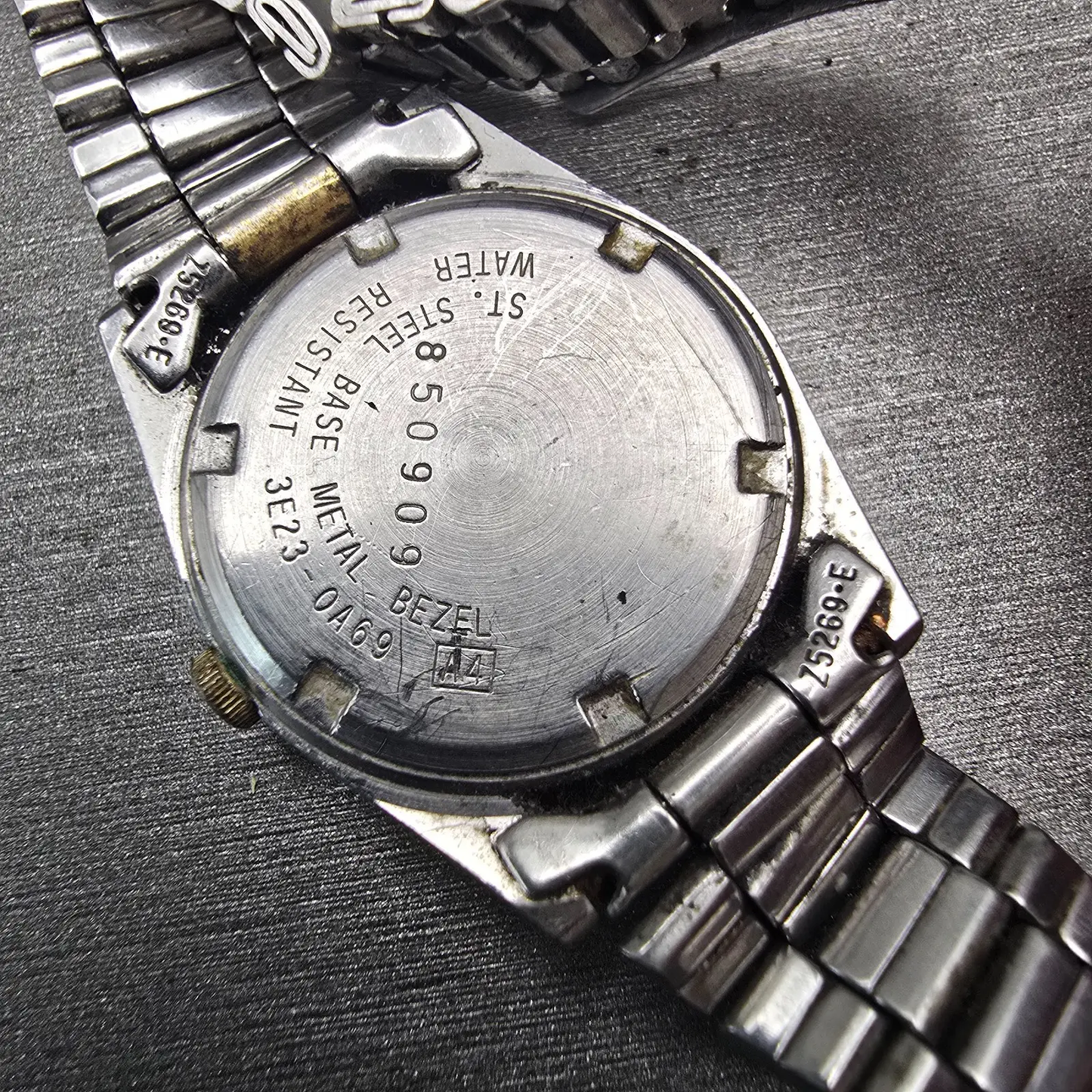 Seiko SQ Watch Women 24mm Silver Dial Two Tone Daydate Round 3E23-0A69 New Batt10