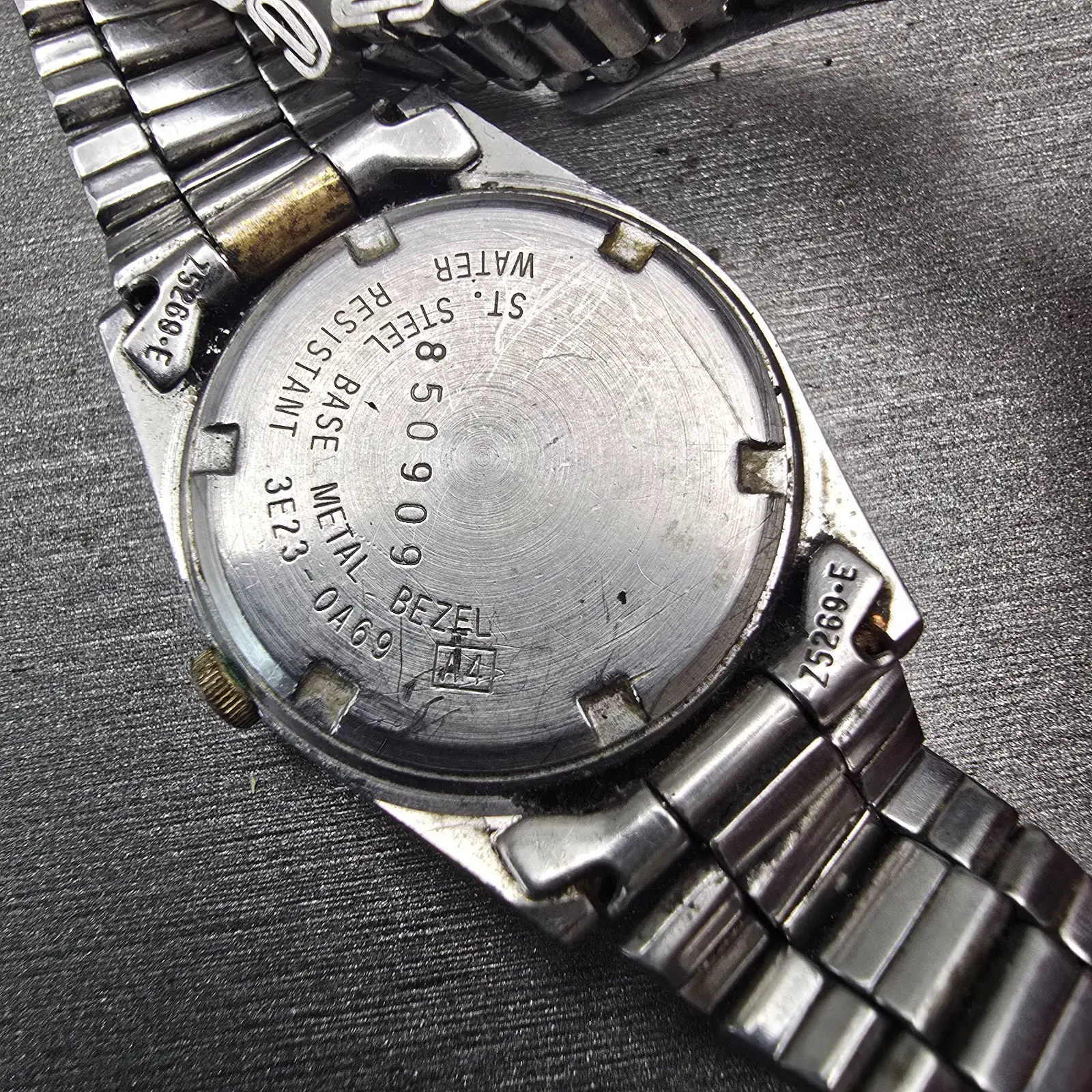 Seiko SQ Watch Women 24mm Silver Dial Two Tone Daydate Round 3E23-0A69 New Batt10