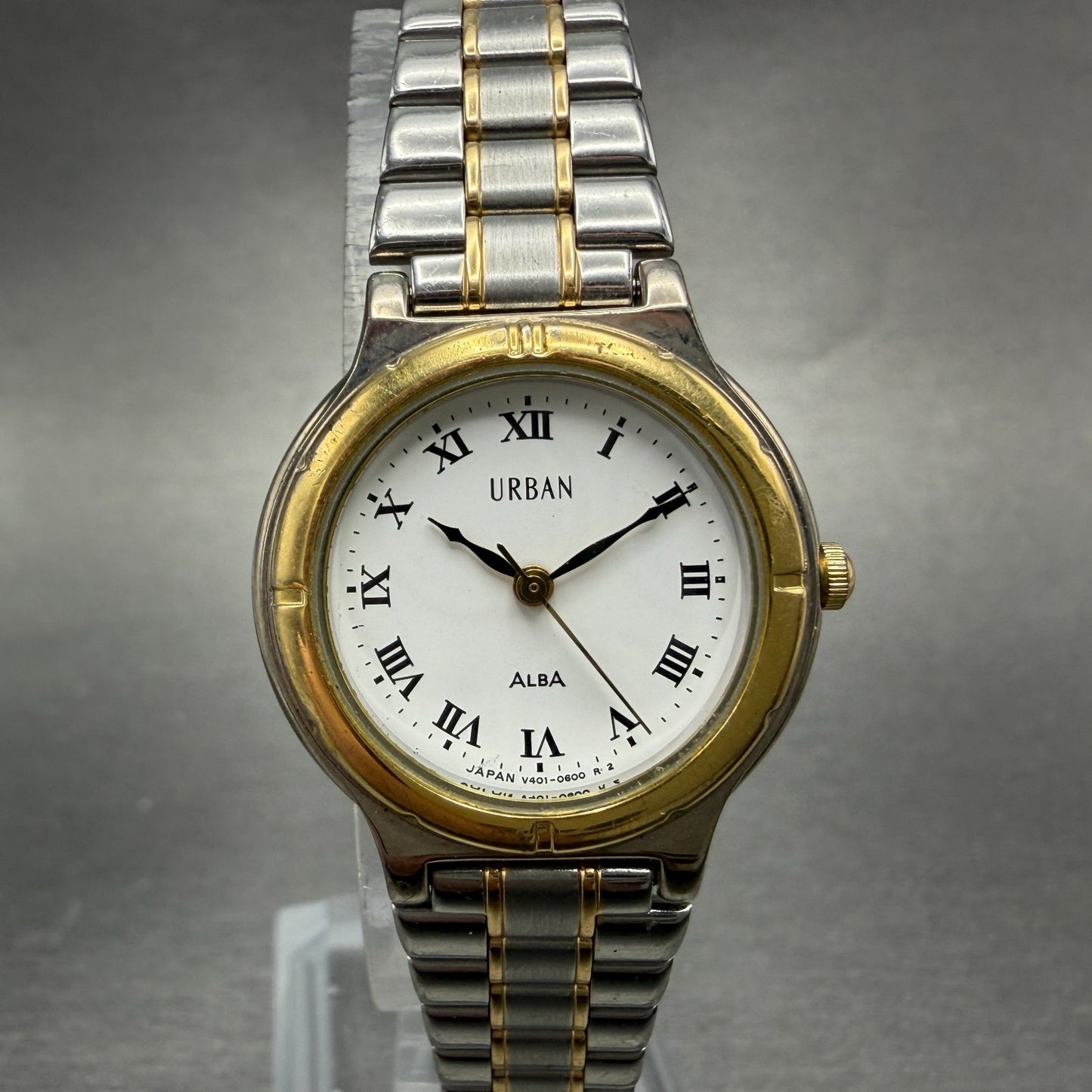 Seiko Alba Urban Watch Women 25mm White Dial Two Tone V401-0220 New Battery0