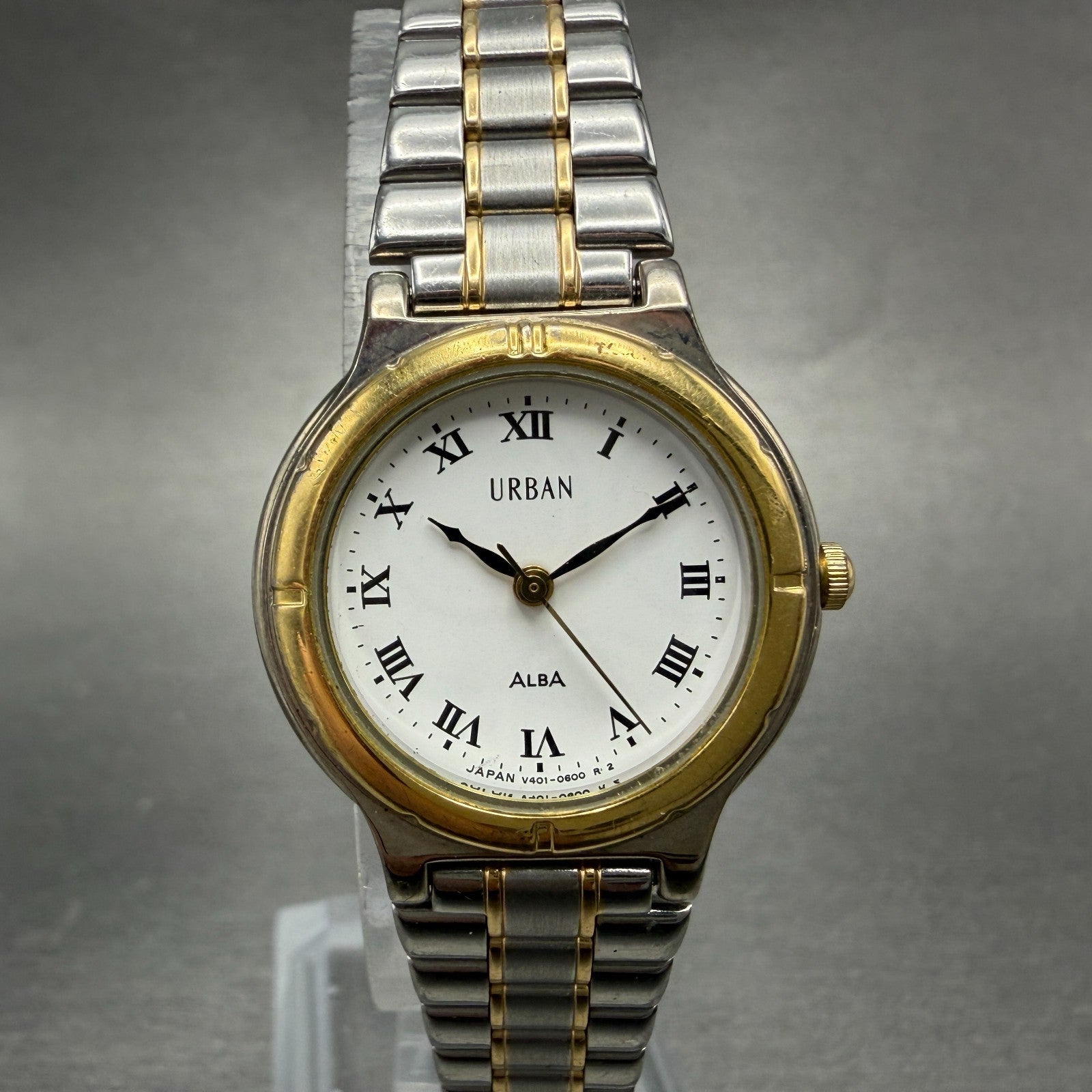 Seiko Alba Urban Watch Women 25mm White Dial Two Tone V401-0220 New Battery0