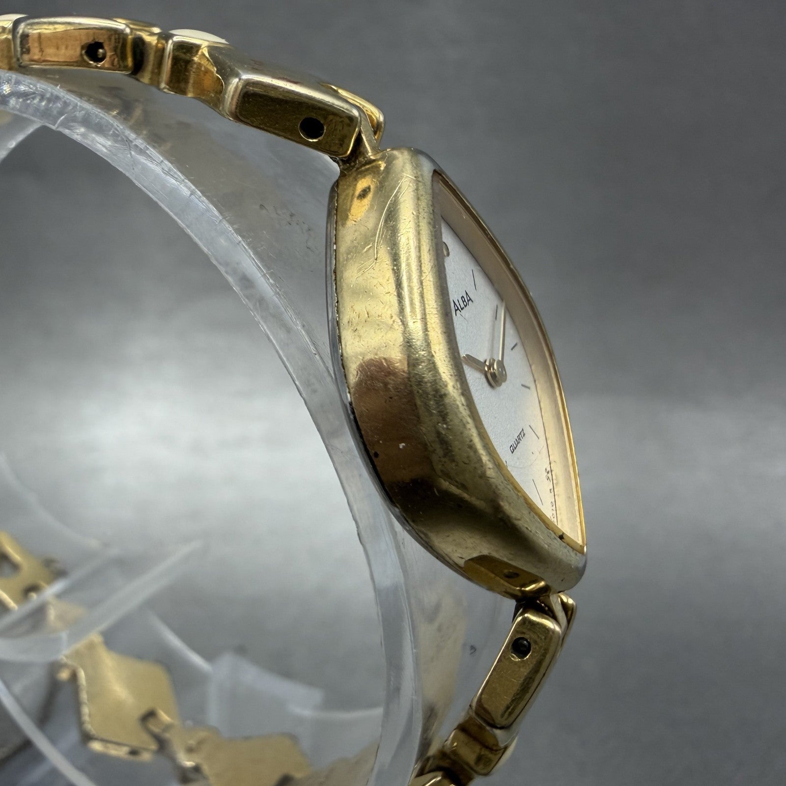 Seiko ALBA Watch Women 17mm White Dial Gold Tone Oval V232-6740 New Battery3