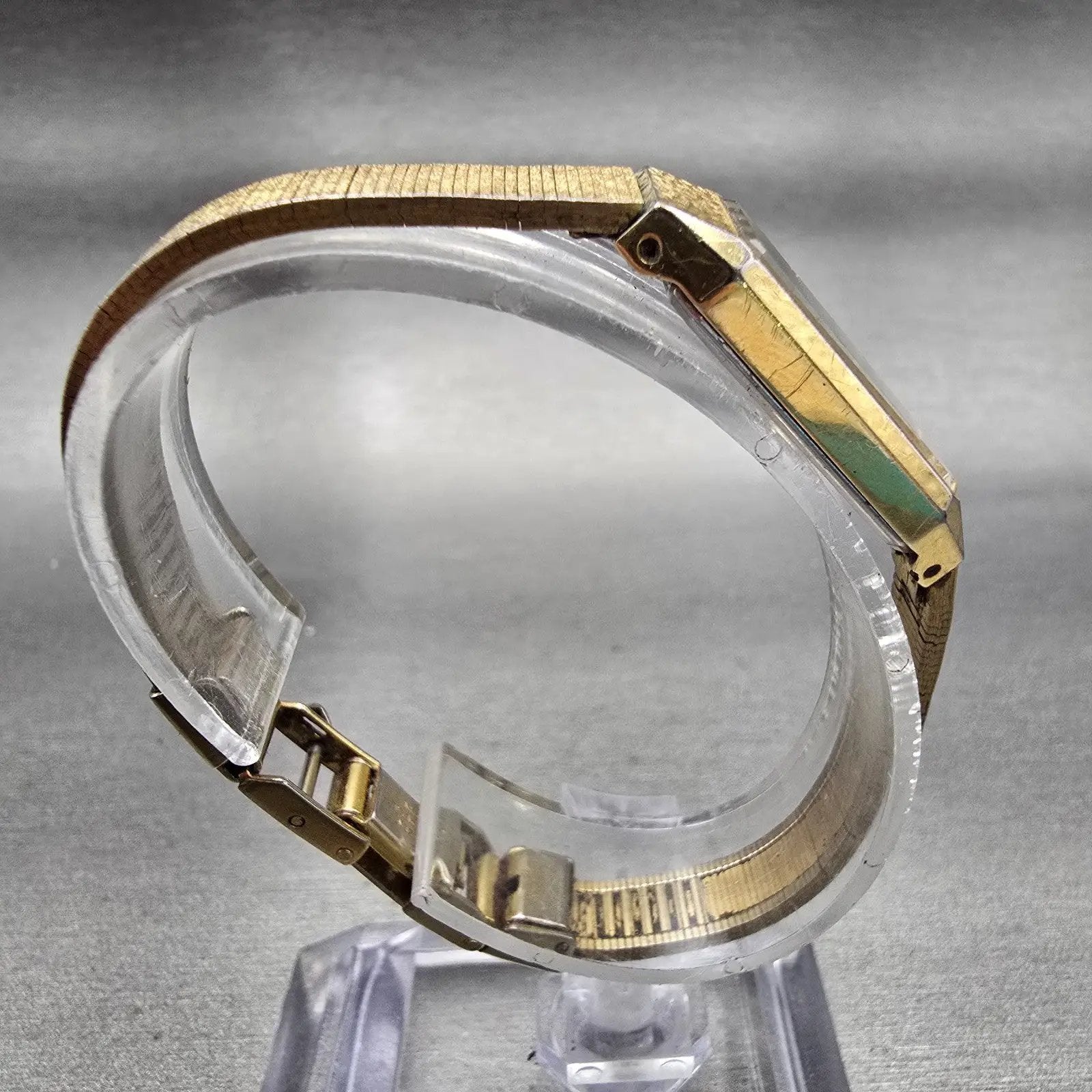 Citizen CQ Watch Women 12mm Black Dial Gold Tone Rectangle 2250-223373 New Batt8